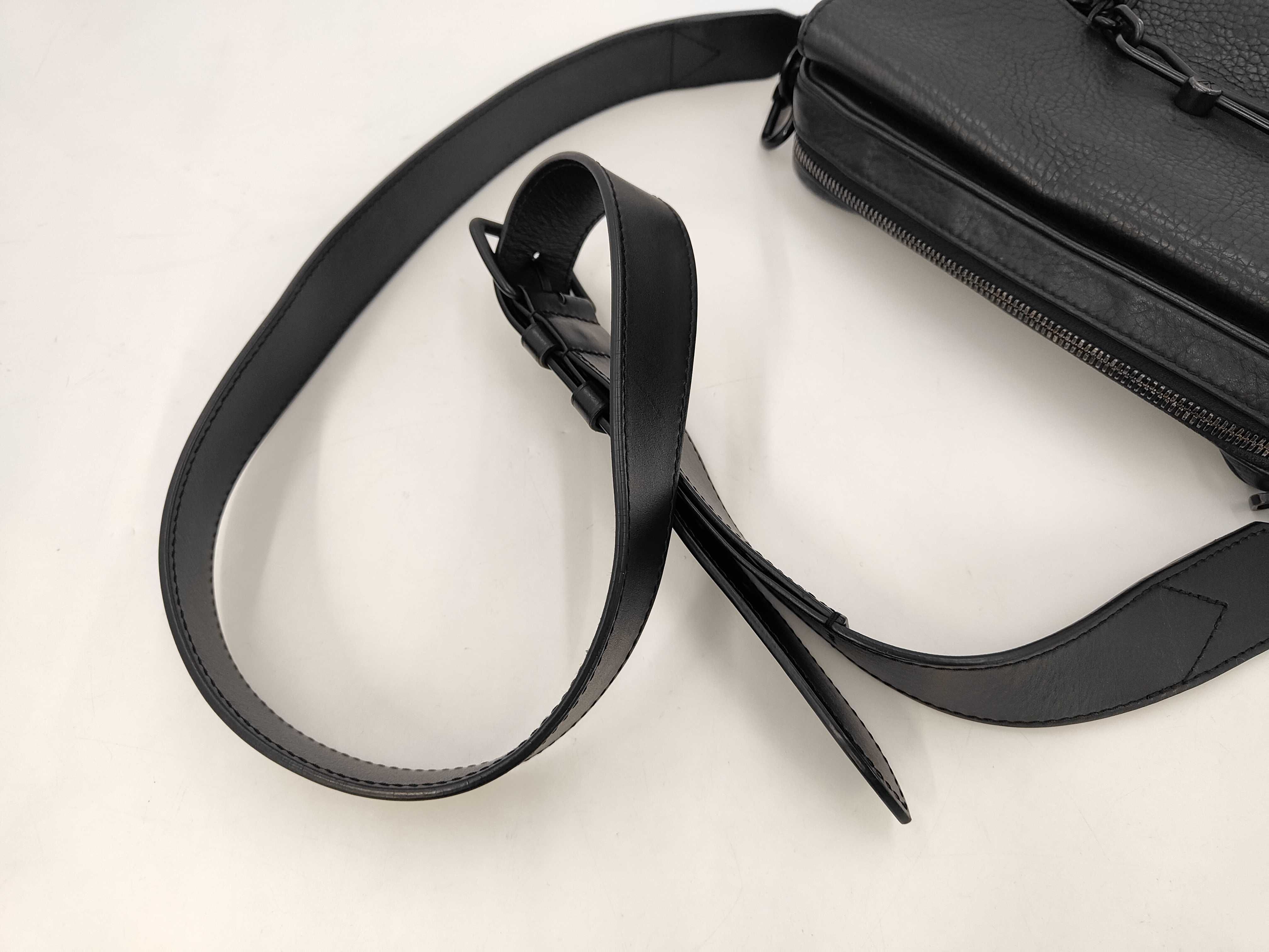 LV Steamer Wearable Wallet Black RFID Shoulder Bag — view 5
