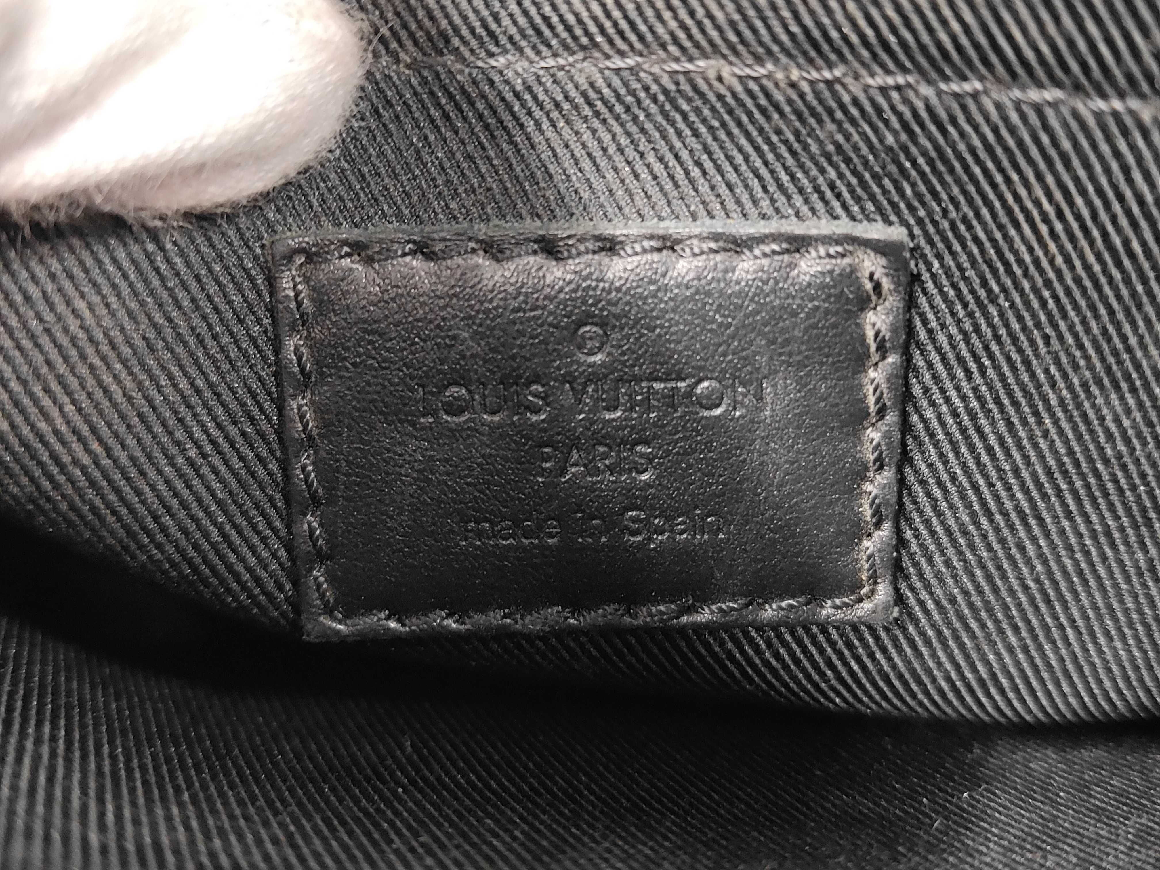 LV Steamer Wearable Wallet Black RFID Shoulder Bag — view 9