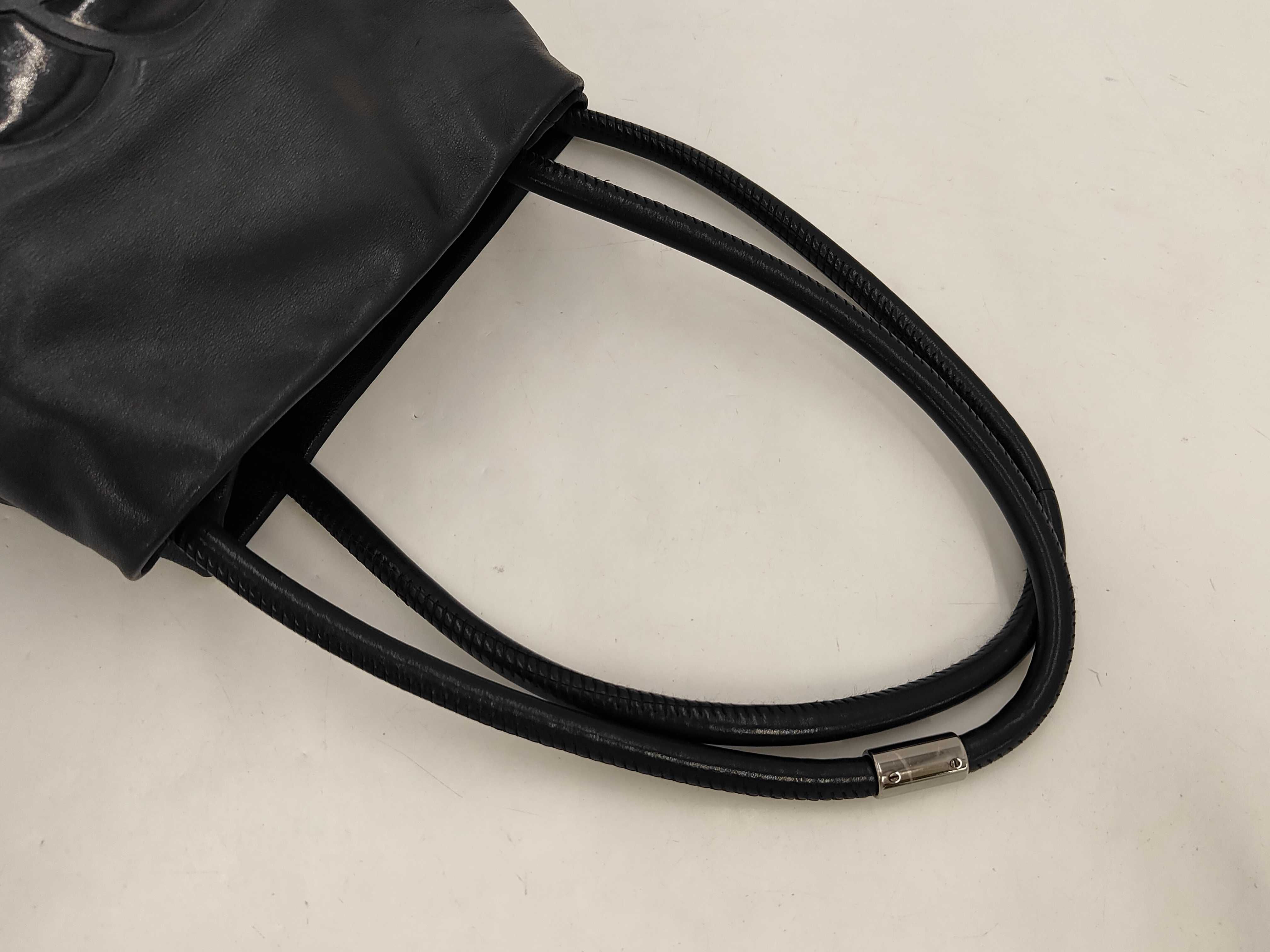 leather tote bag with black camellia logo sticker. — view 3