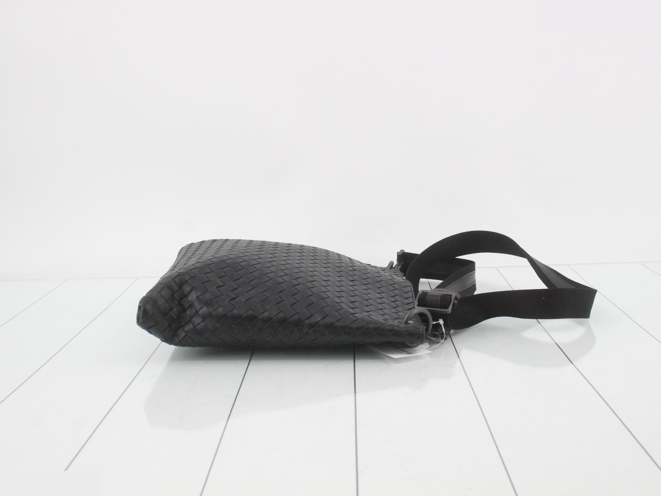 172736 Intrecciato Shoulder Bag — view 3