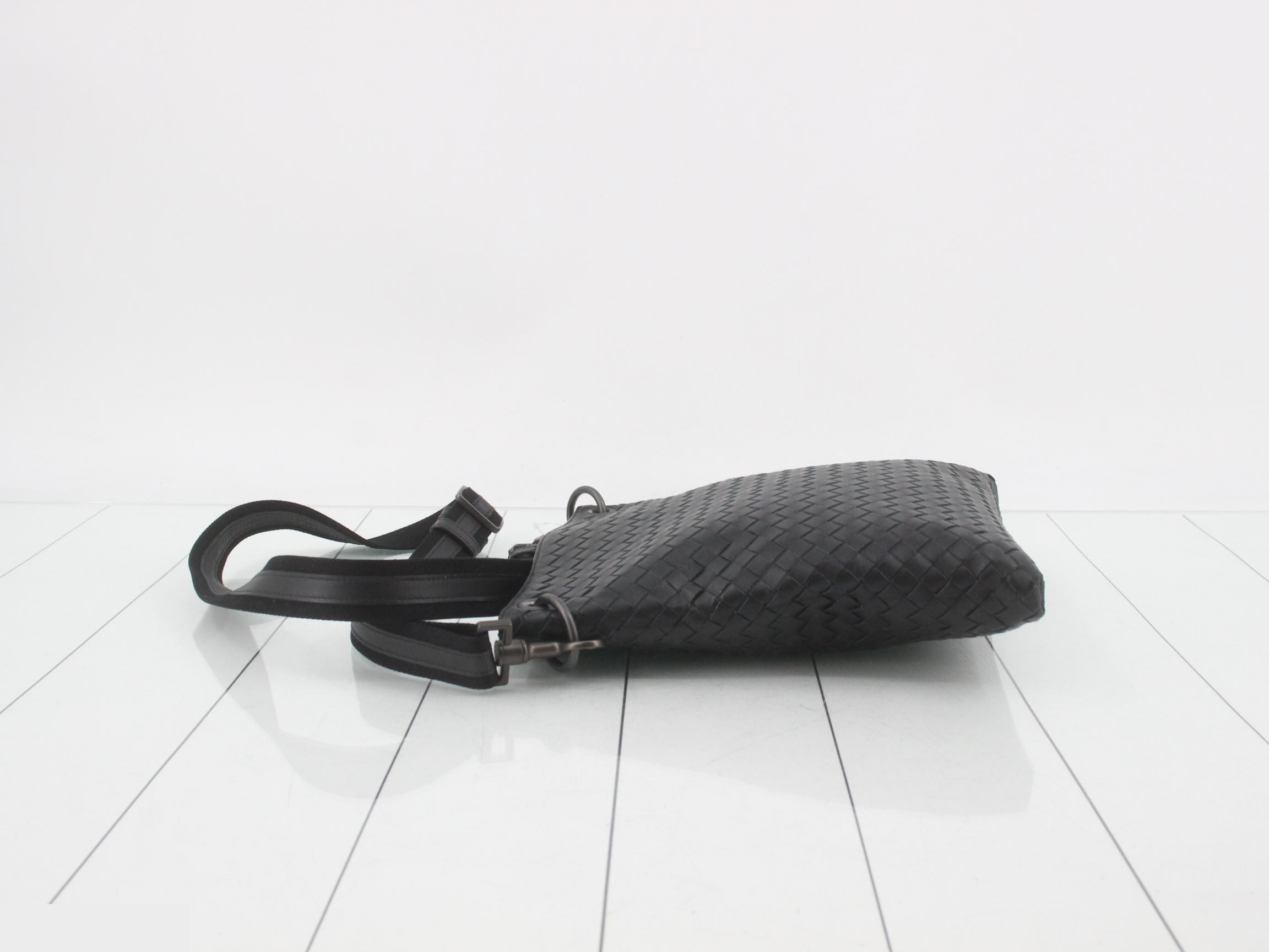 172736 Intrecciato Shoulder Bag — view 4