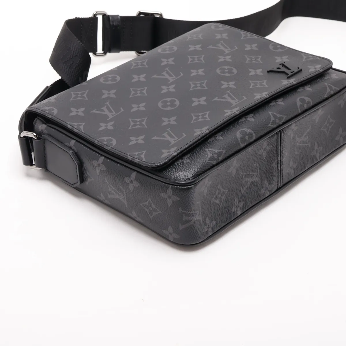 Monogram Eclipse District PM NV3 M46255 Black (RFID detected) — view 4