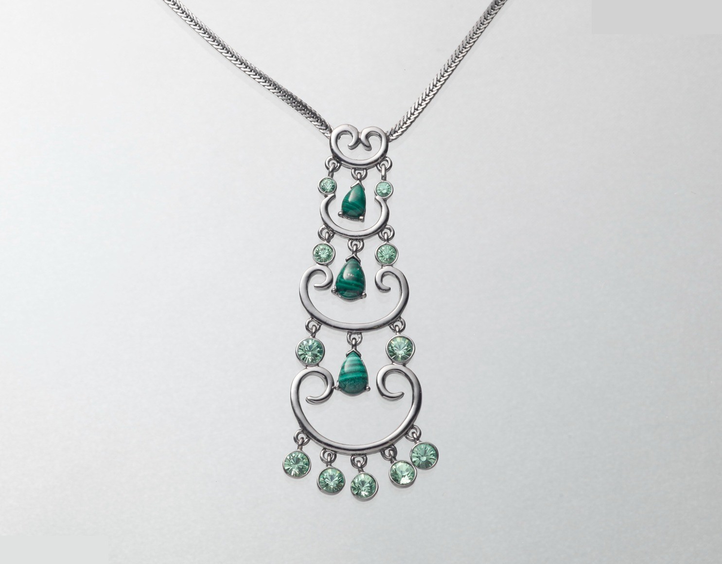 Other lines: Precious metal necklaces and pendants, chain approximately 44cm. — view 2