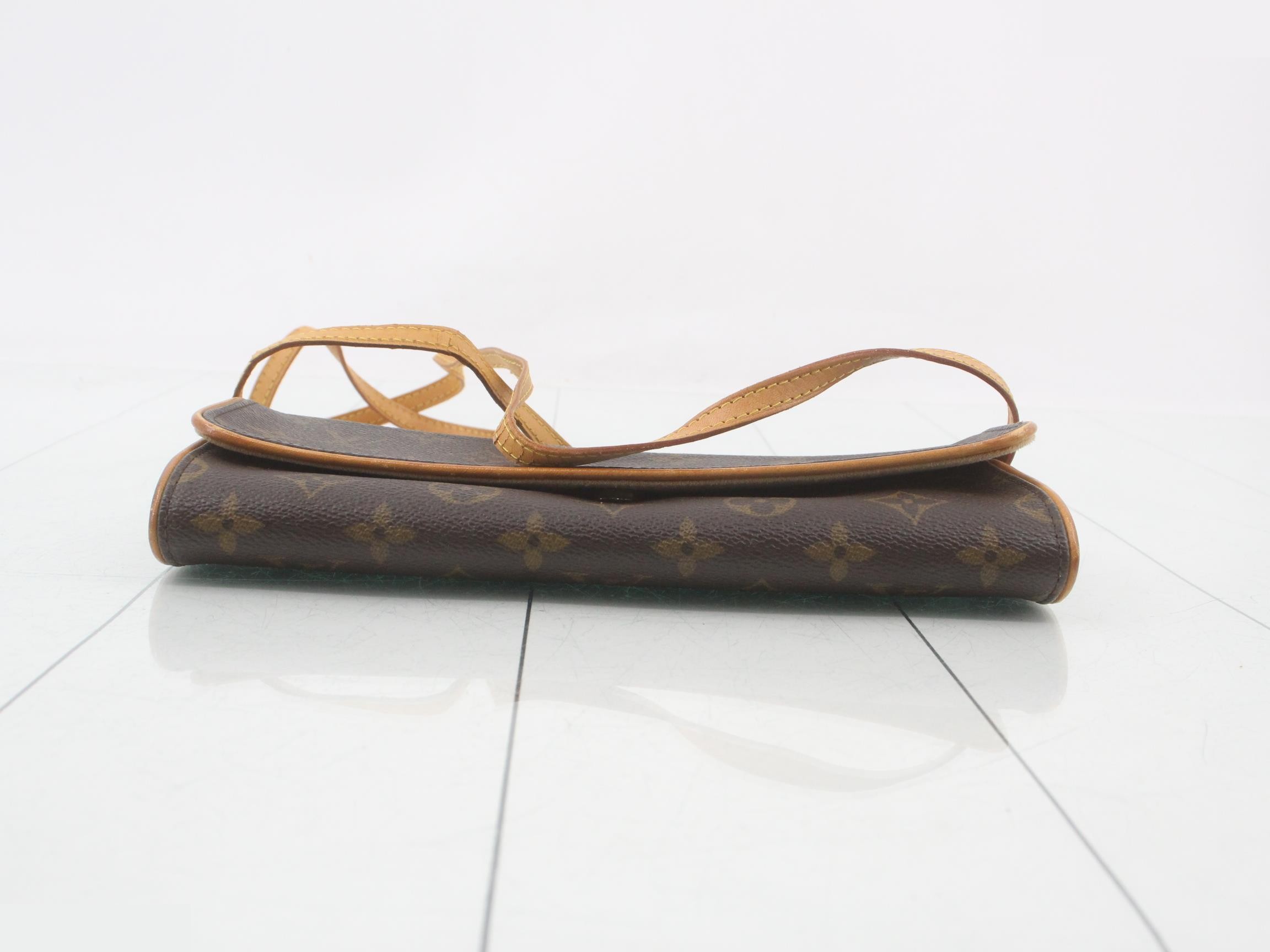 Pochette Twin GM with shoulder strap — view 3