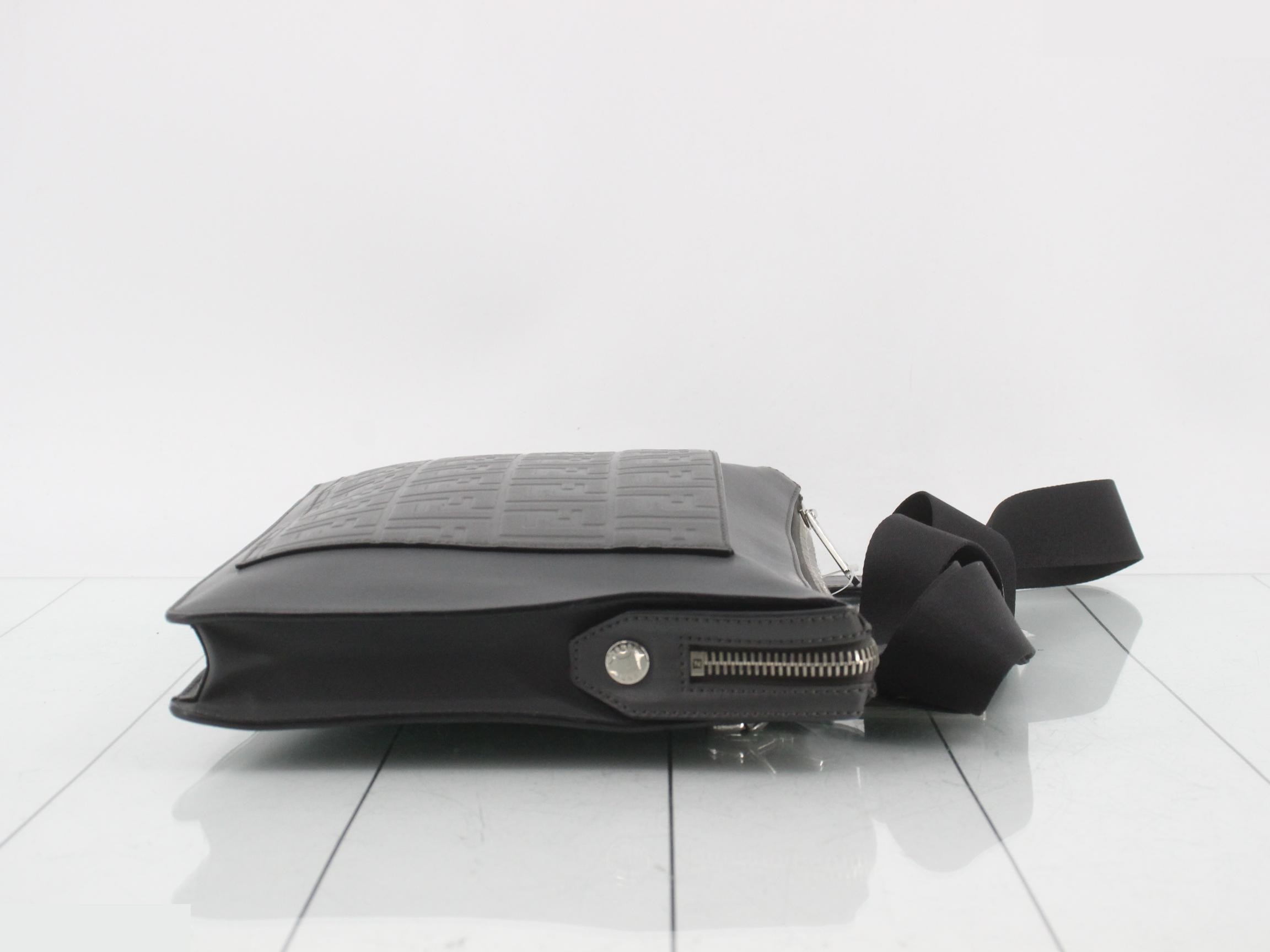 Leather shoulder bag — view 3