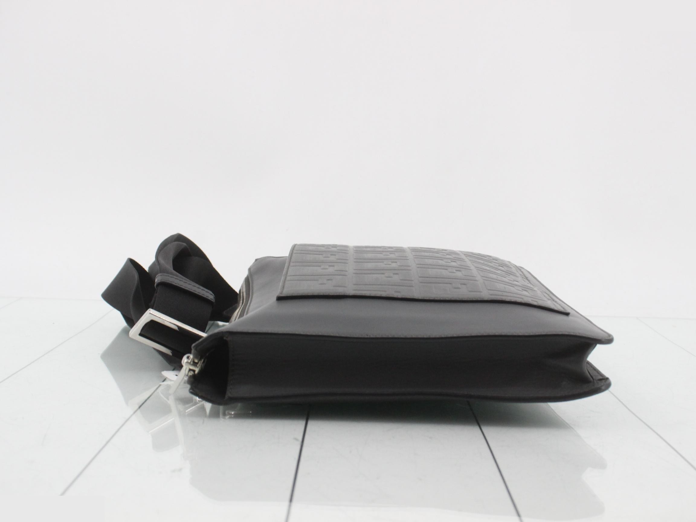 Leather shoulder bag — view 4