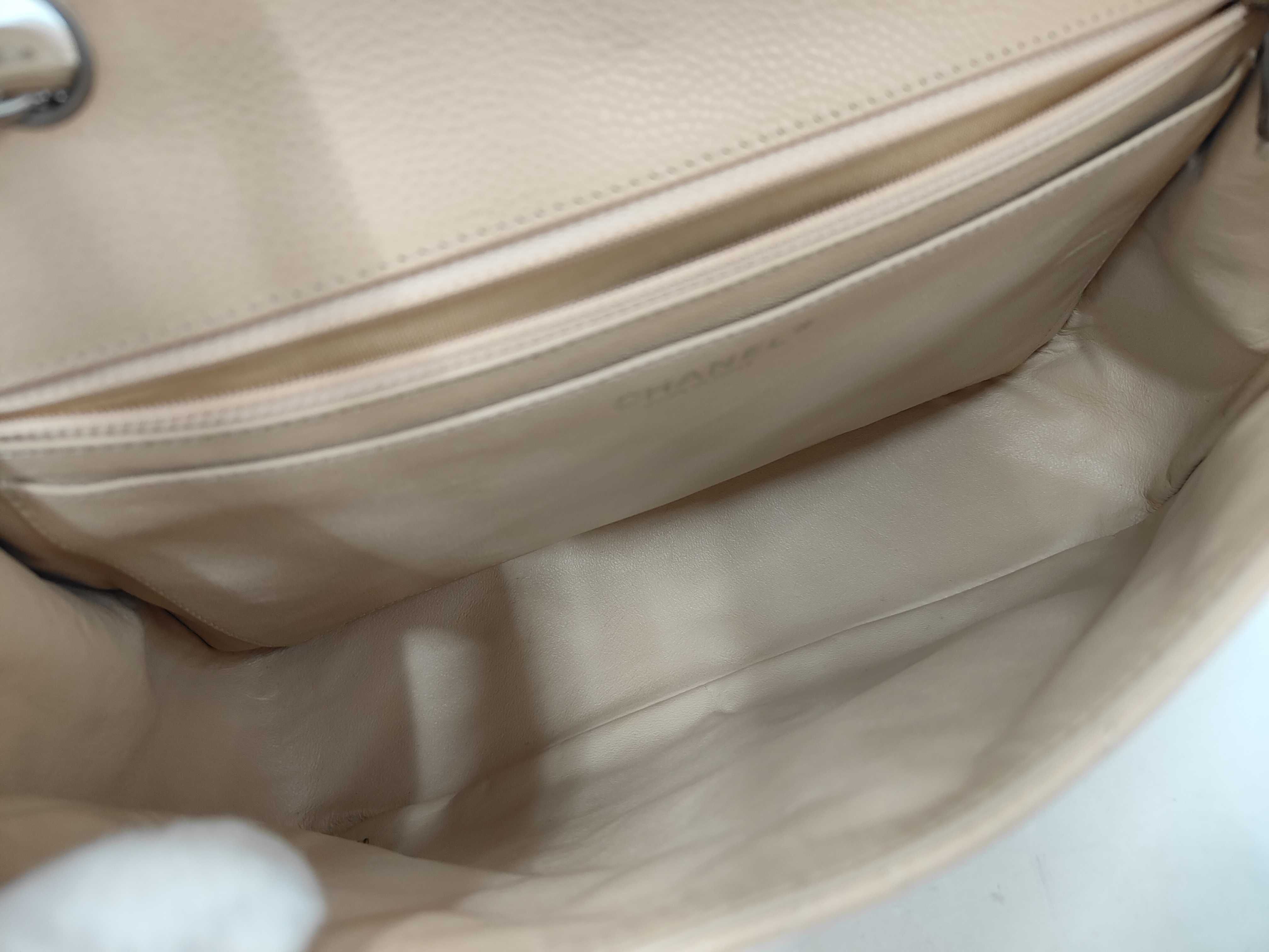 Matelassé Caviar Skin Classic Flap Chain Shoulder Bag, with original seal, serial number 13-series, box, dust bag, shoulder bag. — view 9