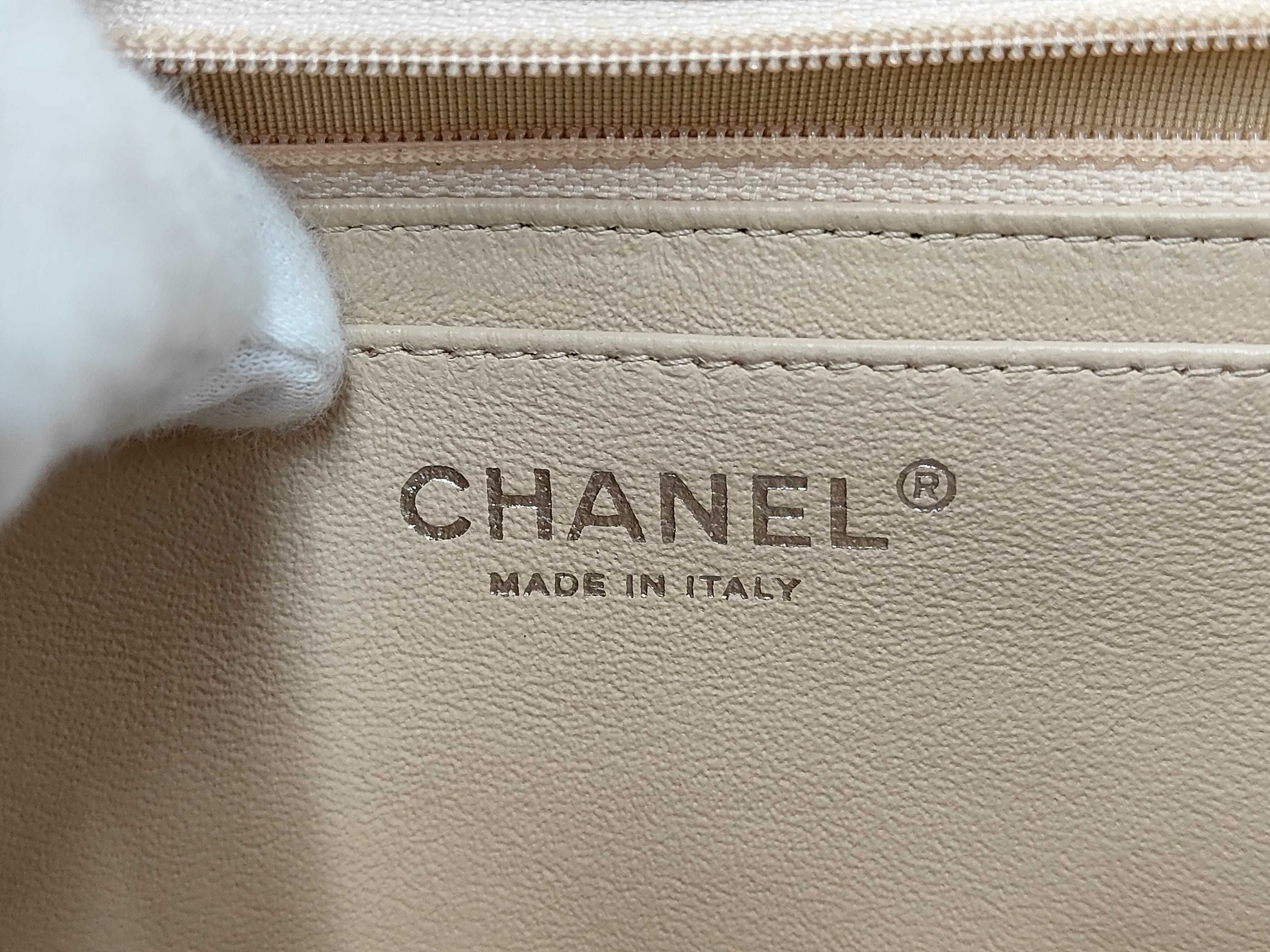 Matelassé Caviar Skin Classic Flap Chain Shoulder Bag, with original seal, serial number 13-series, box, dust bag, shoulder bag. — view 10