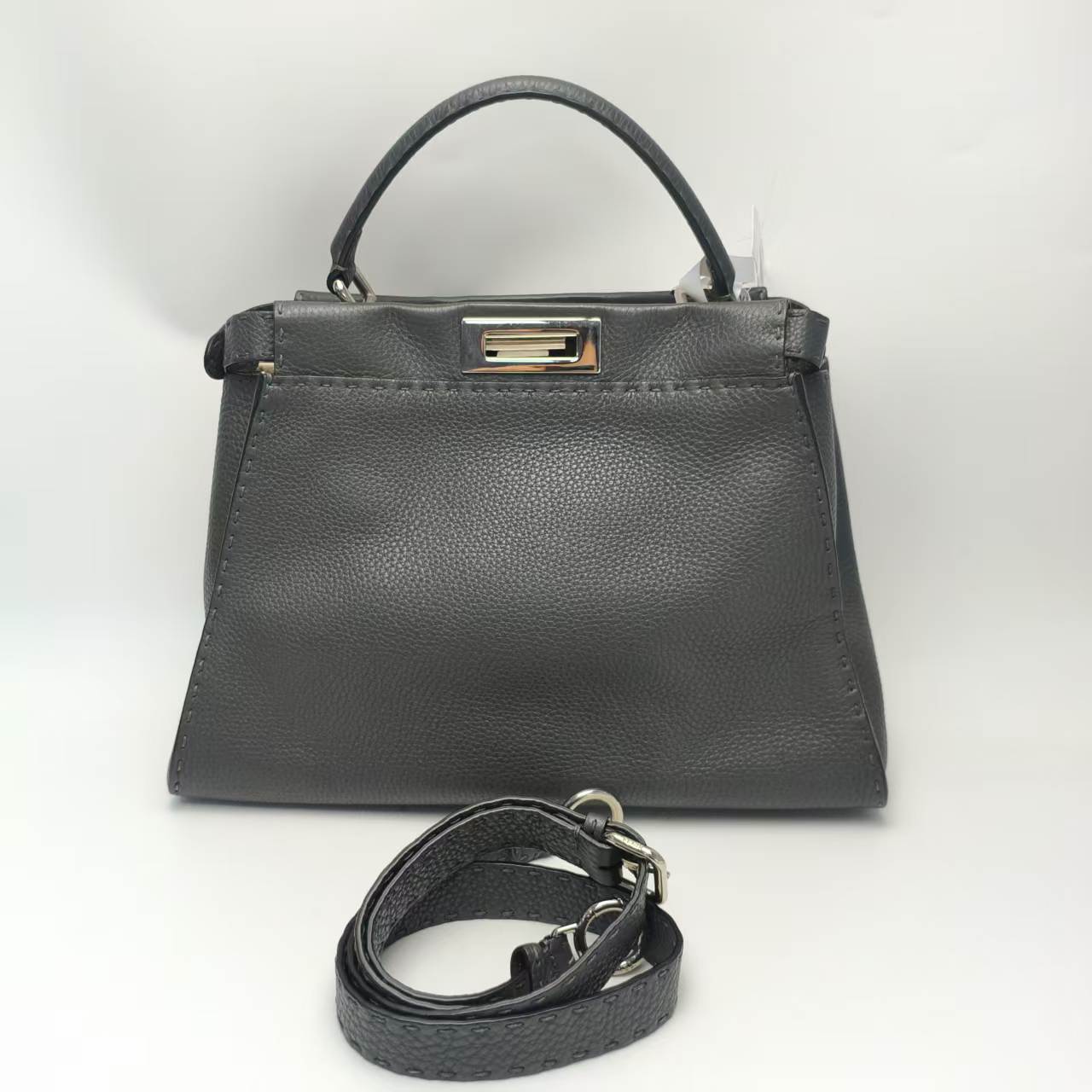 【*Shipped from: China*】FENDI Leather Shoulder Bag — view 2