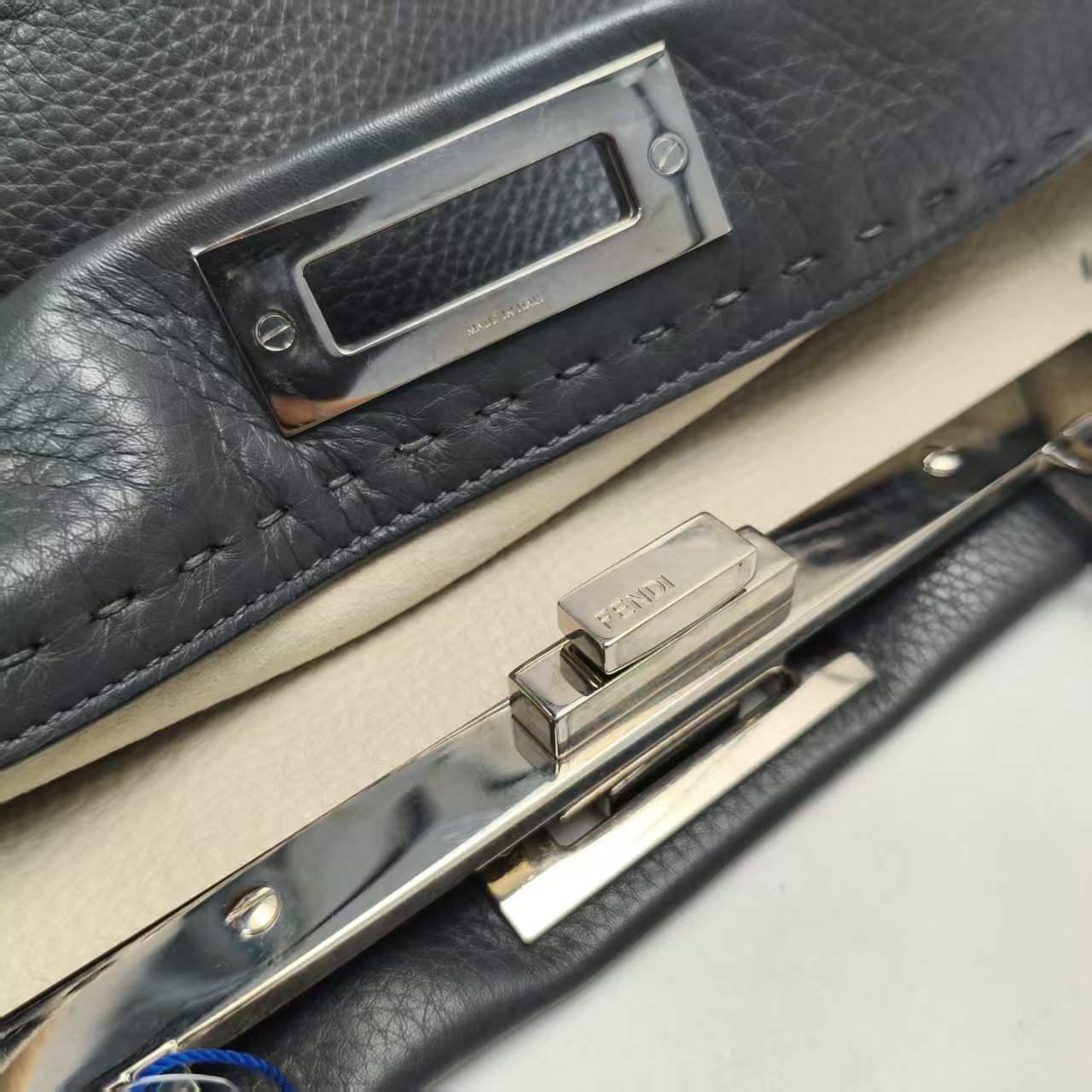 【*Shipped from: China*】FENDI Leather Shoulder Bag — view 14