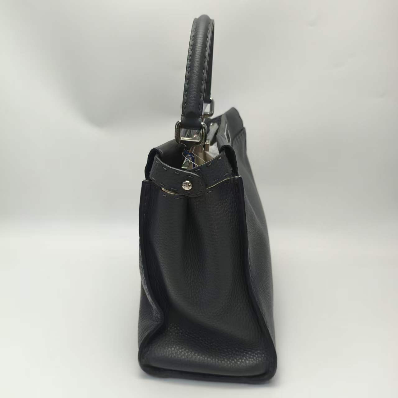 【*Shipped from: China*】FENDI Leather Shoulder Bag — view 4