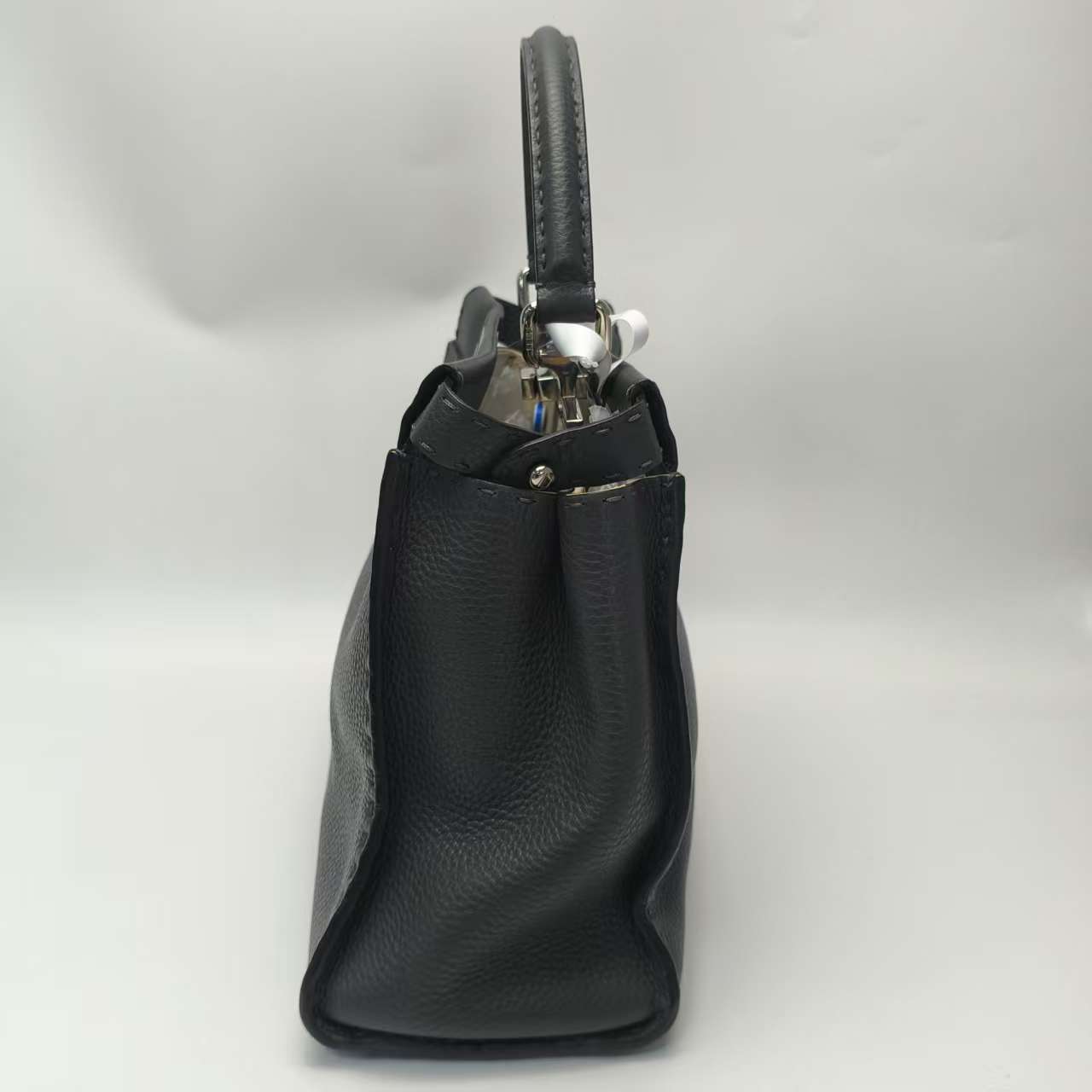 【*Shipped from: China*】FENDI Leather Shoulder Bag — view 5