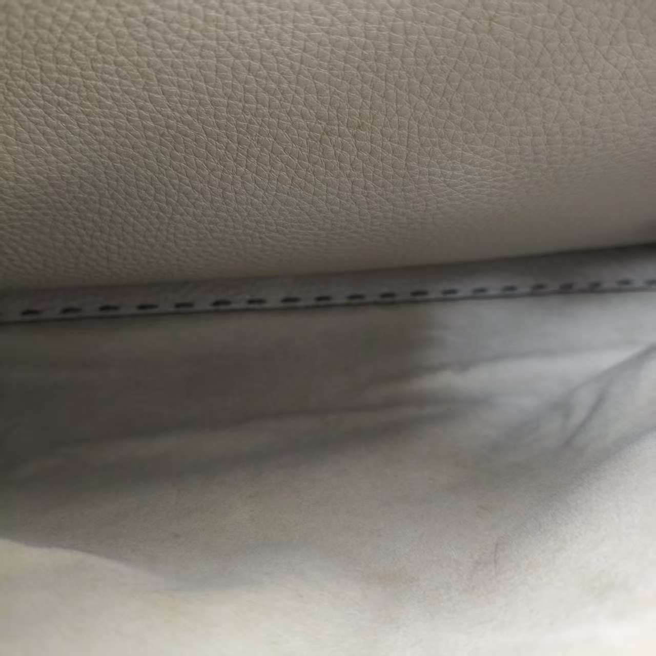 【*Shipped from: China*】FENDI Leather Shoulder Bag — view 10