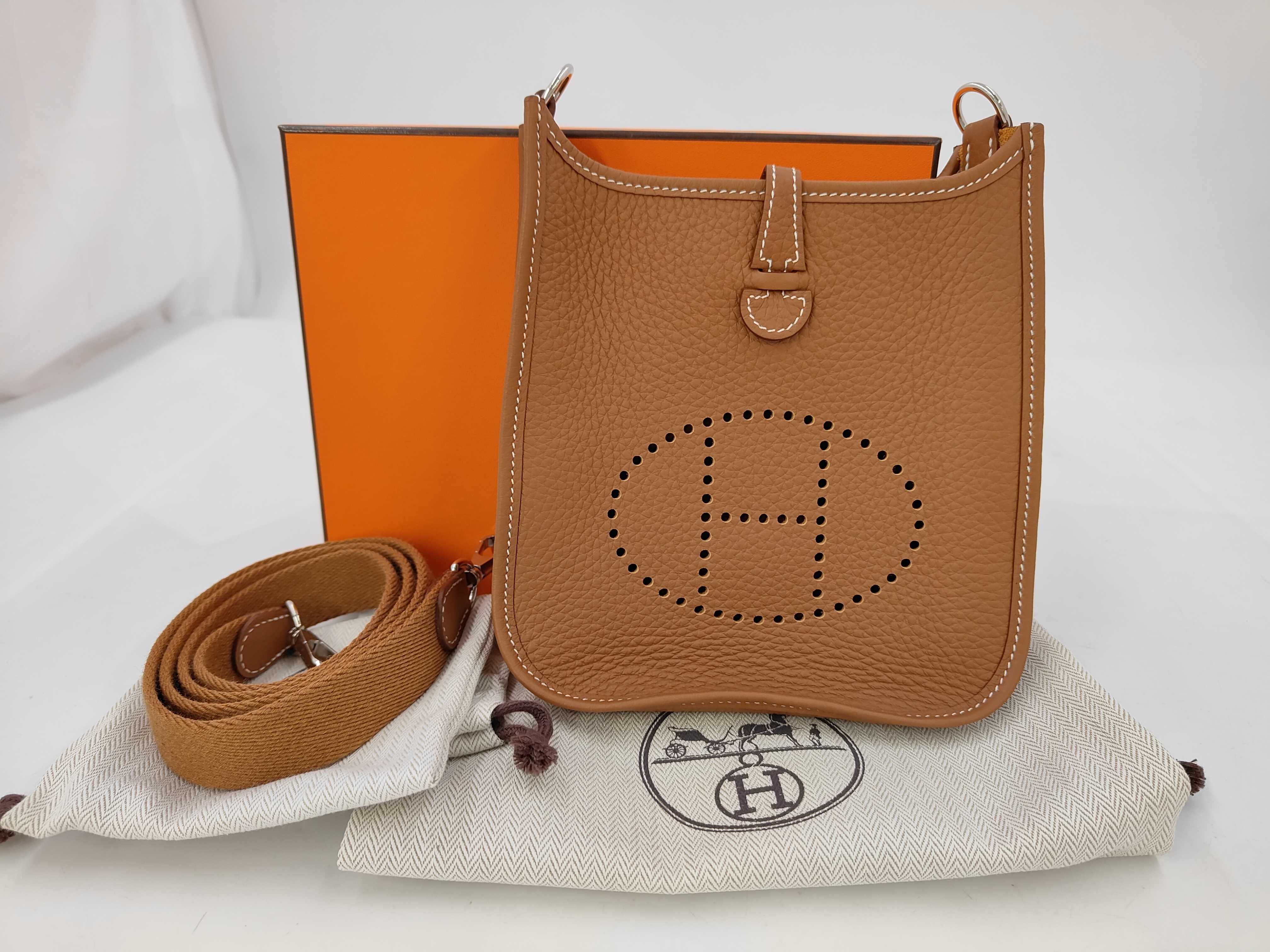 Evelyne 16 TPM Taurillon Clemence Leather, Gold, Gold Hardware, K: 2025 Shoulder Bag