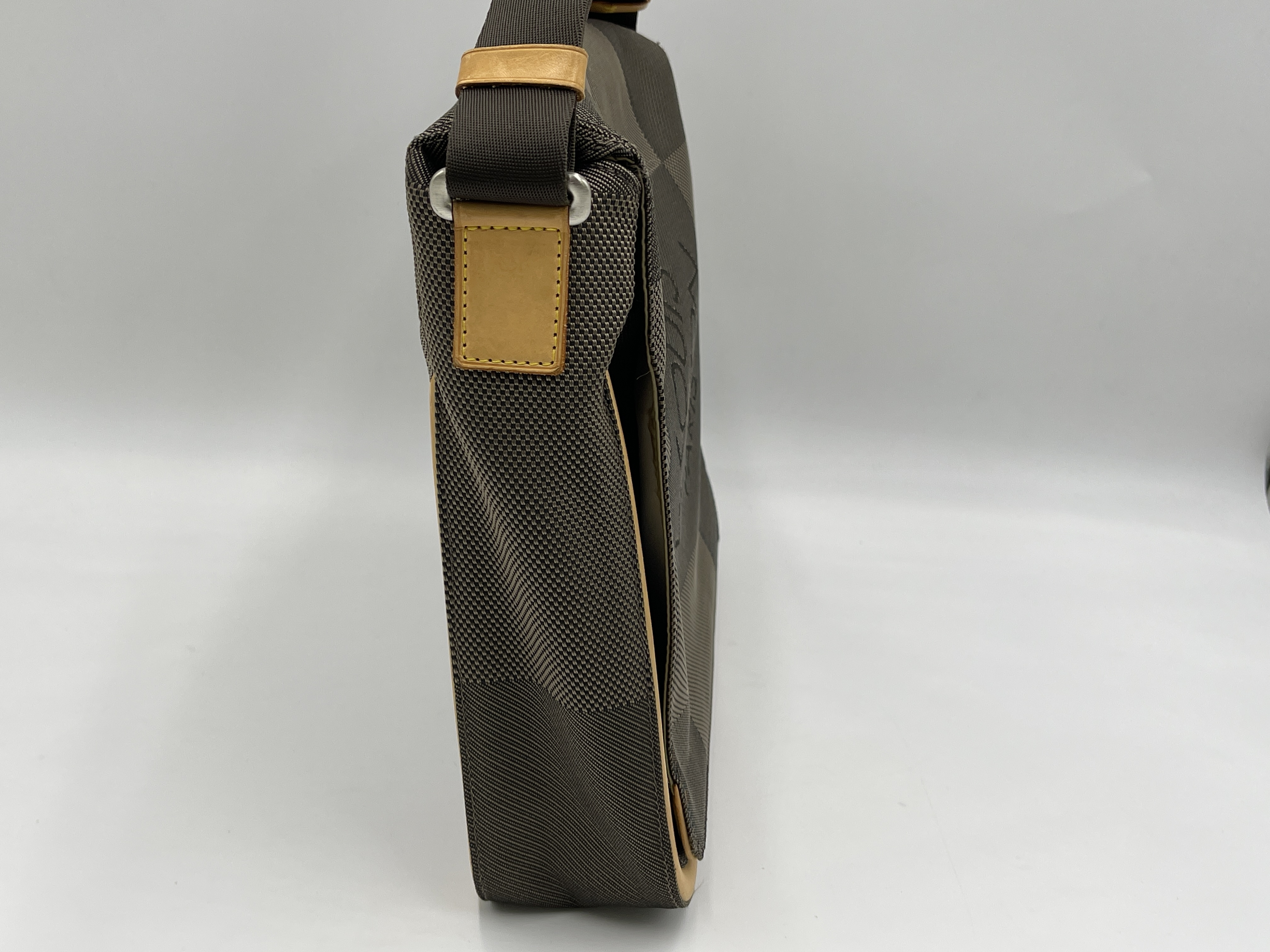 Damier Geant Messager M93030 VI1004 Terre Shoulder Bag — view 4