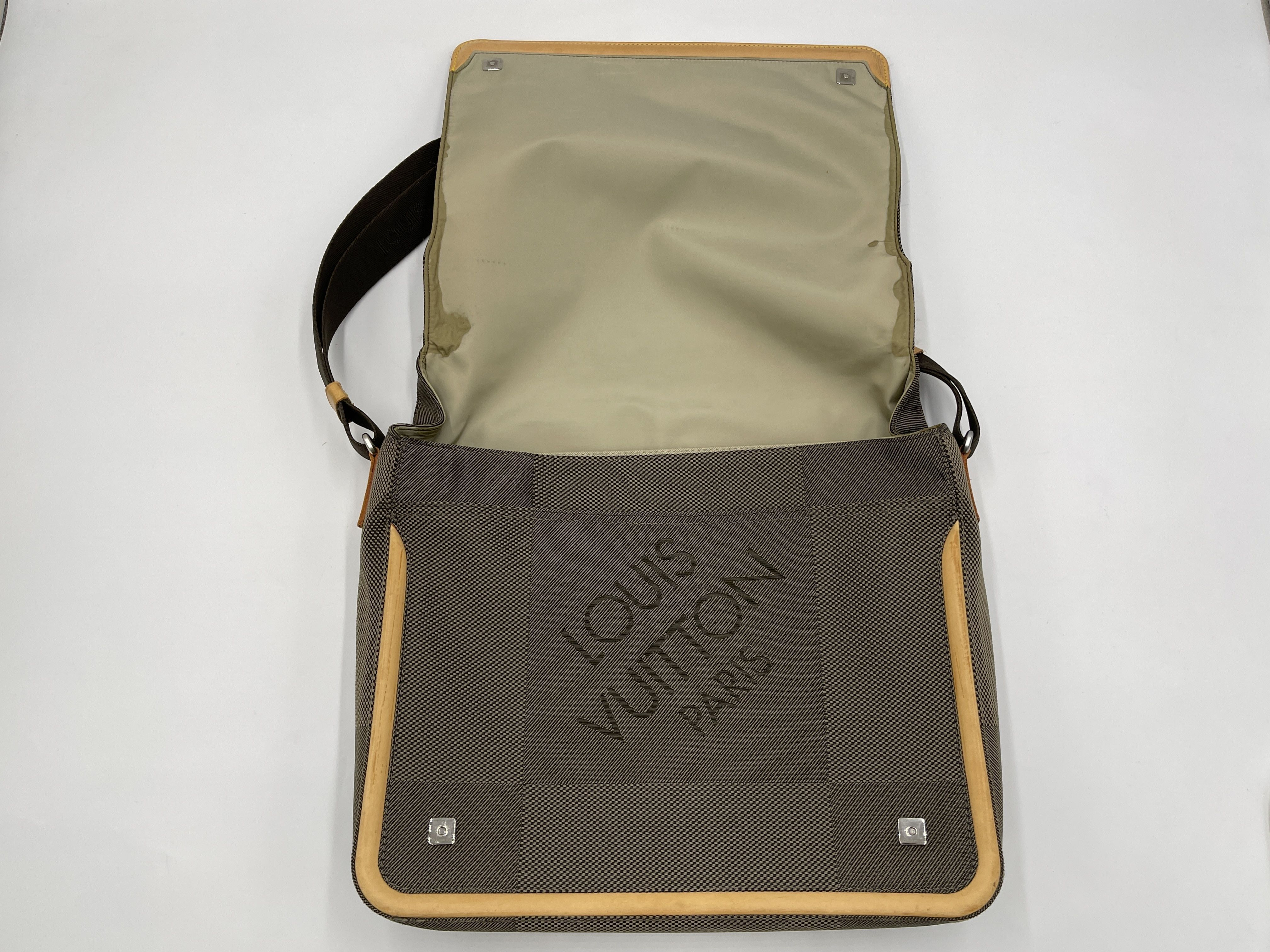 Damier Geant Messager M93030 VI1004 Terre Shoulder Bag — view 8
