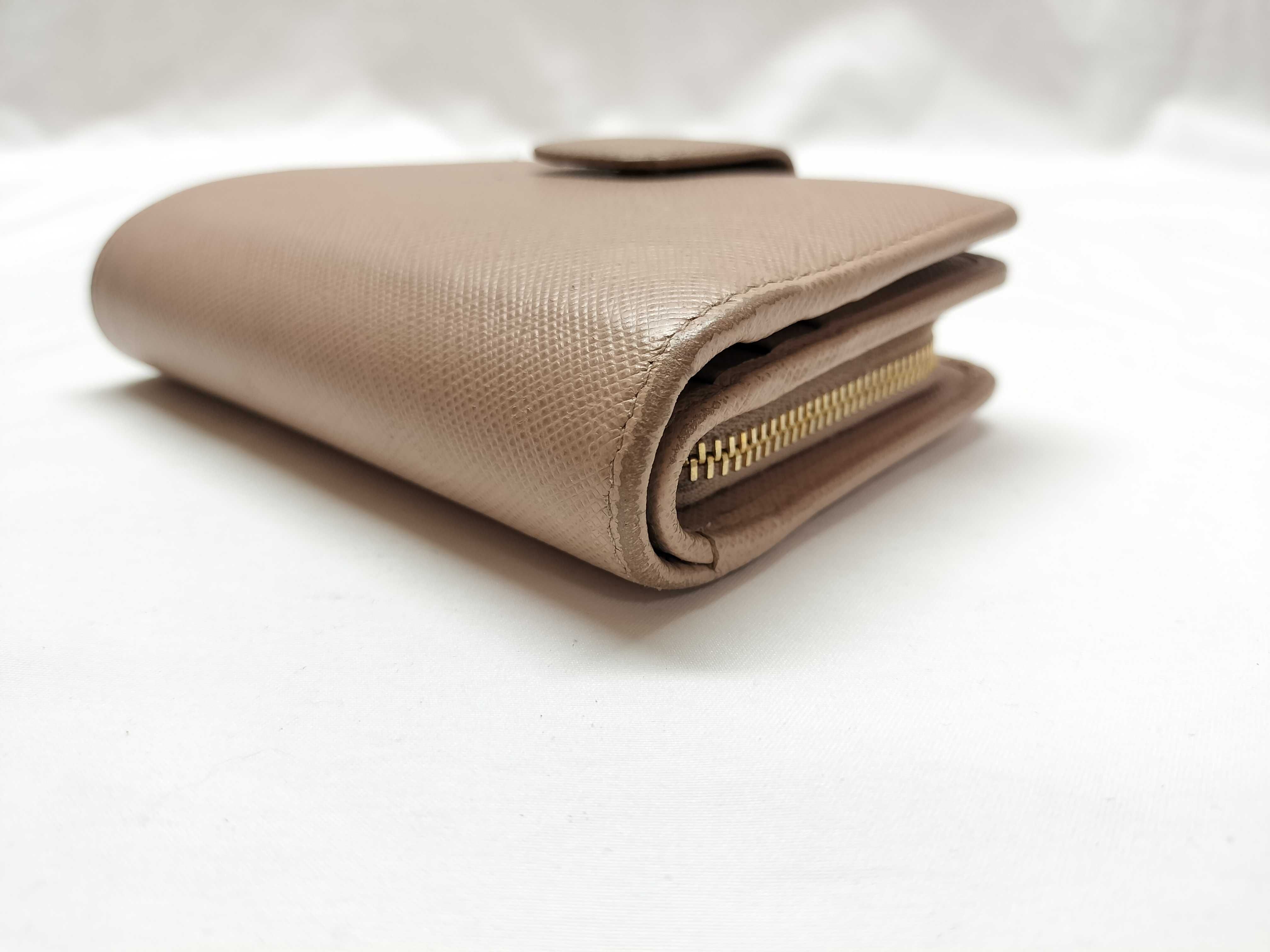 wallet — view 3