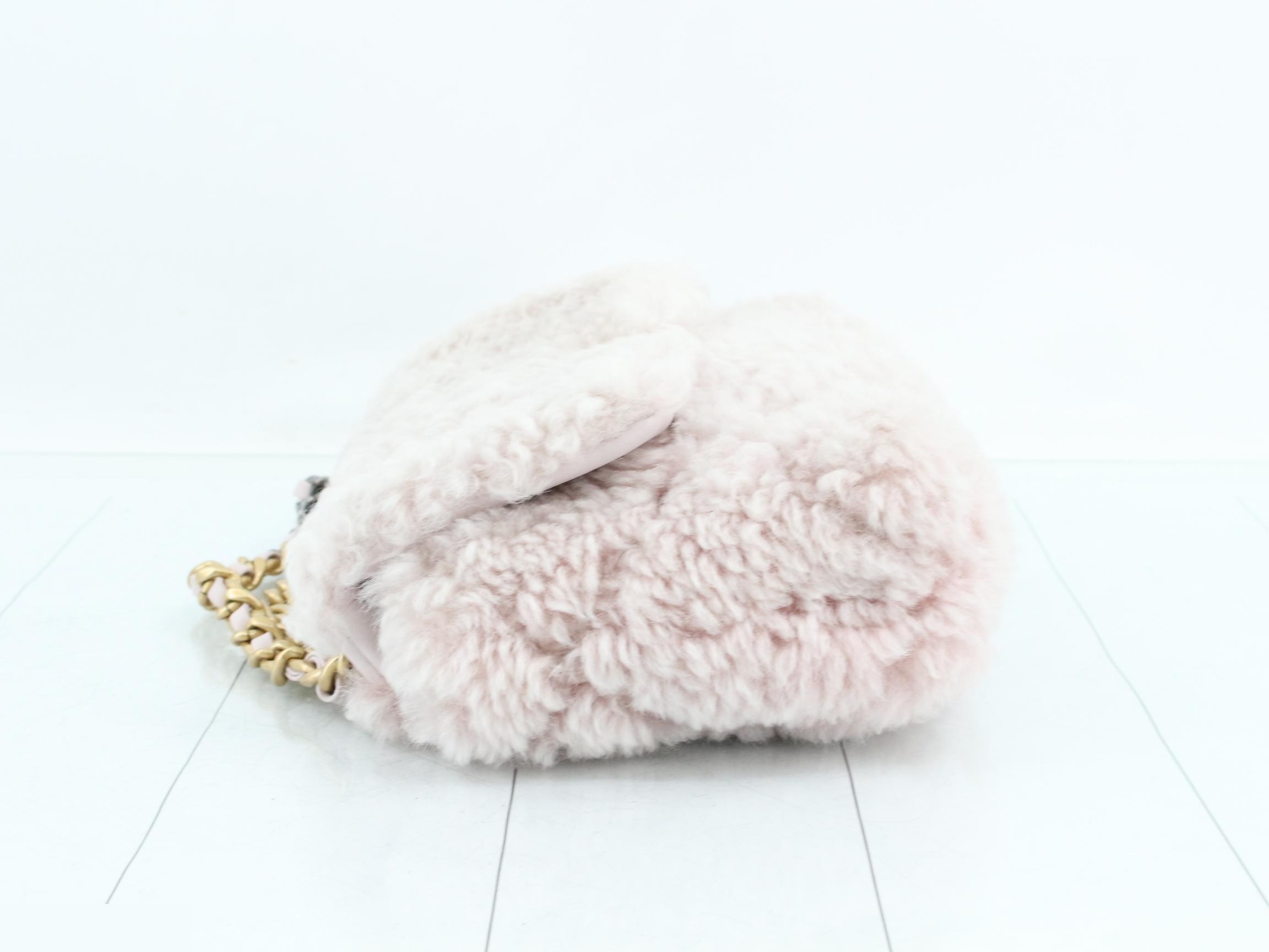 19 Shearling Boa Chain Shoulder Bag — view 4