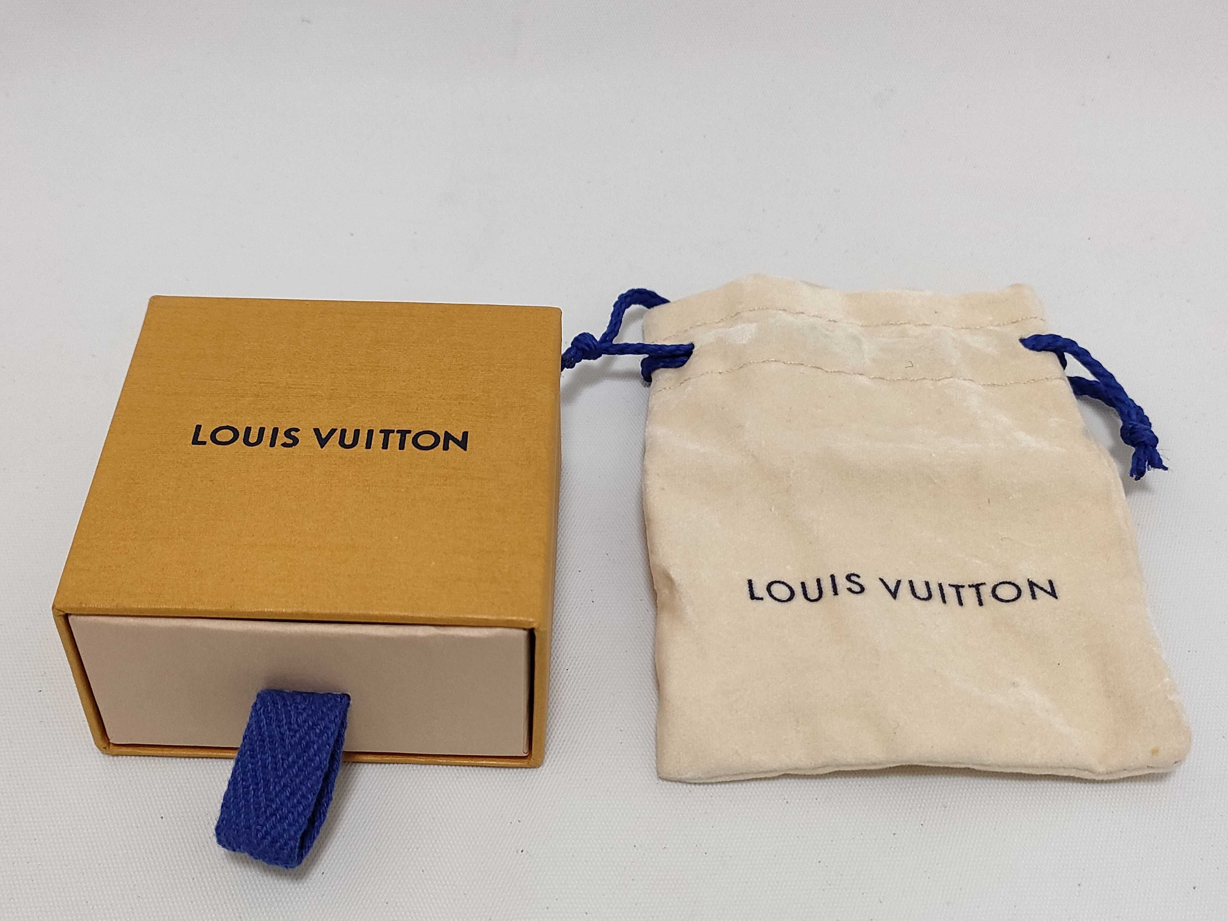 M61088 Metal Essential V Earrings (with dust bag and box) — view 12