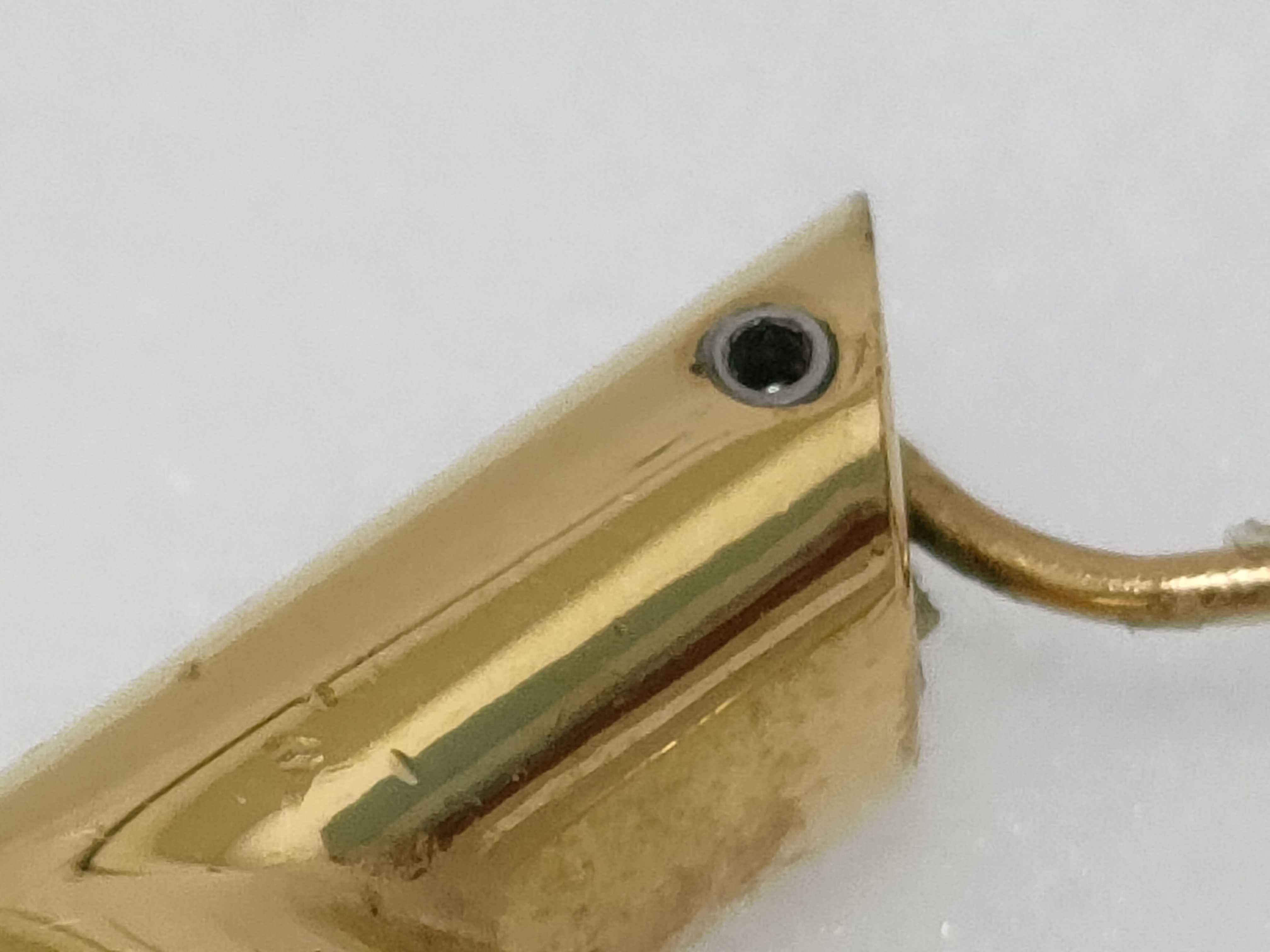 M61088 Metal Essential V Earrings (with dust bag and box) — view 9