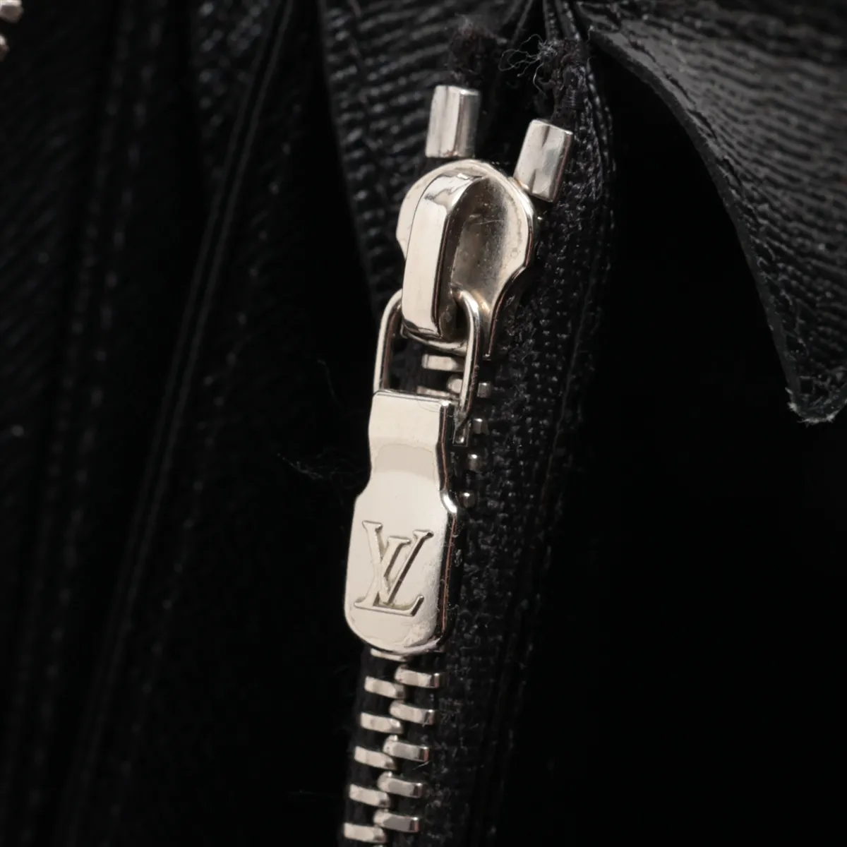 Epi Zippy Wallet M61857 CA4104 Noir Round Zip Wallet — view 12