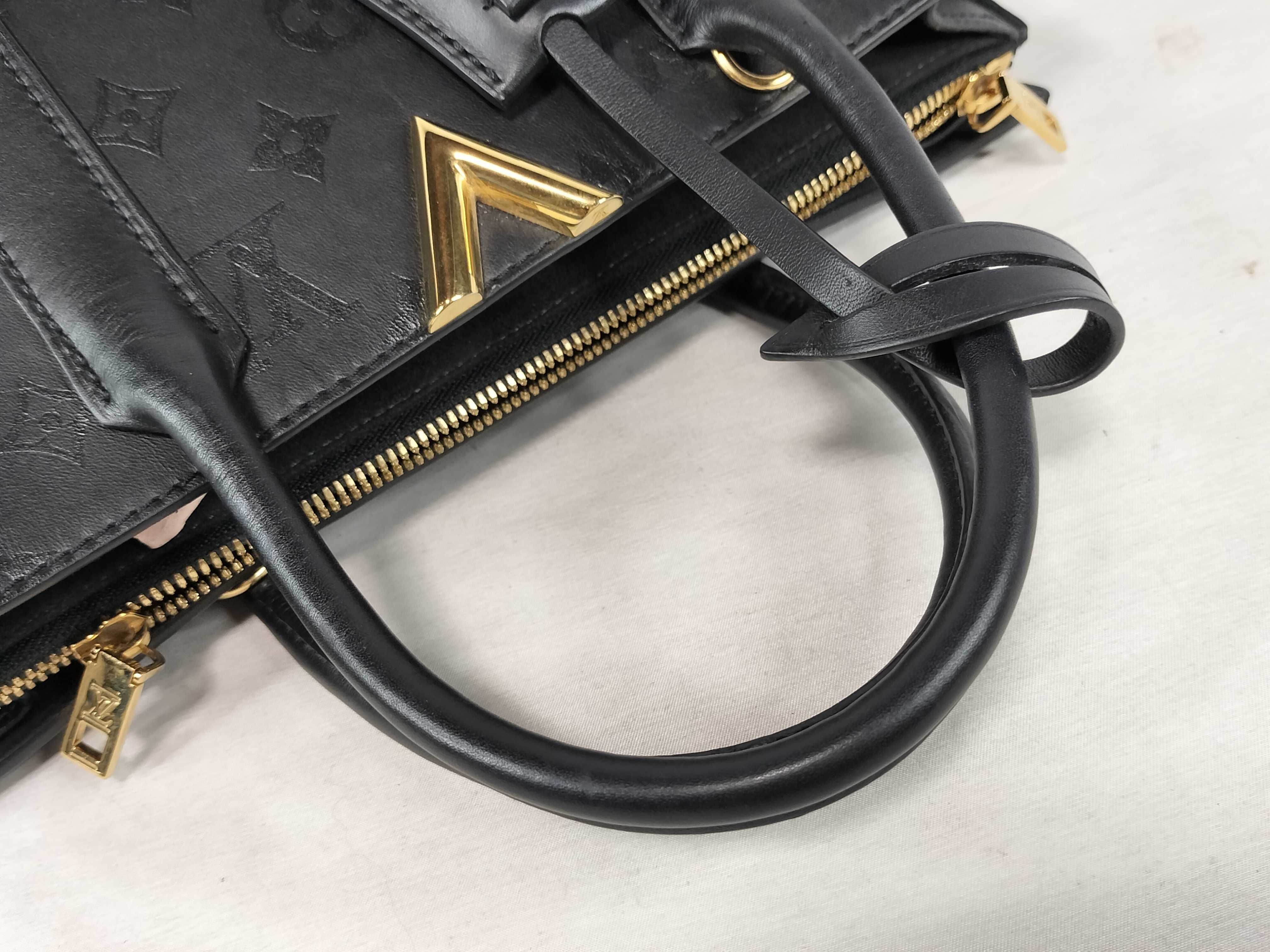 Very Tote MM M42886 IC Chip Calf Noir Handbag — view 3