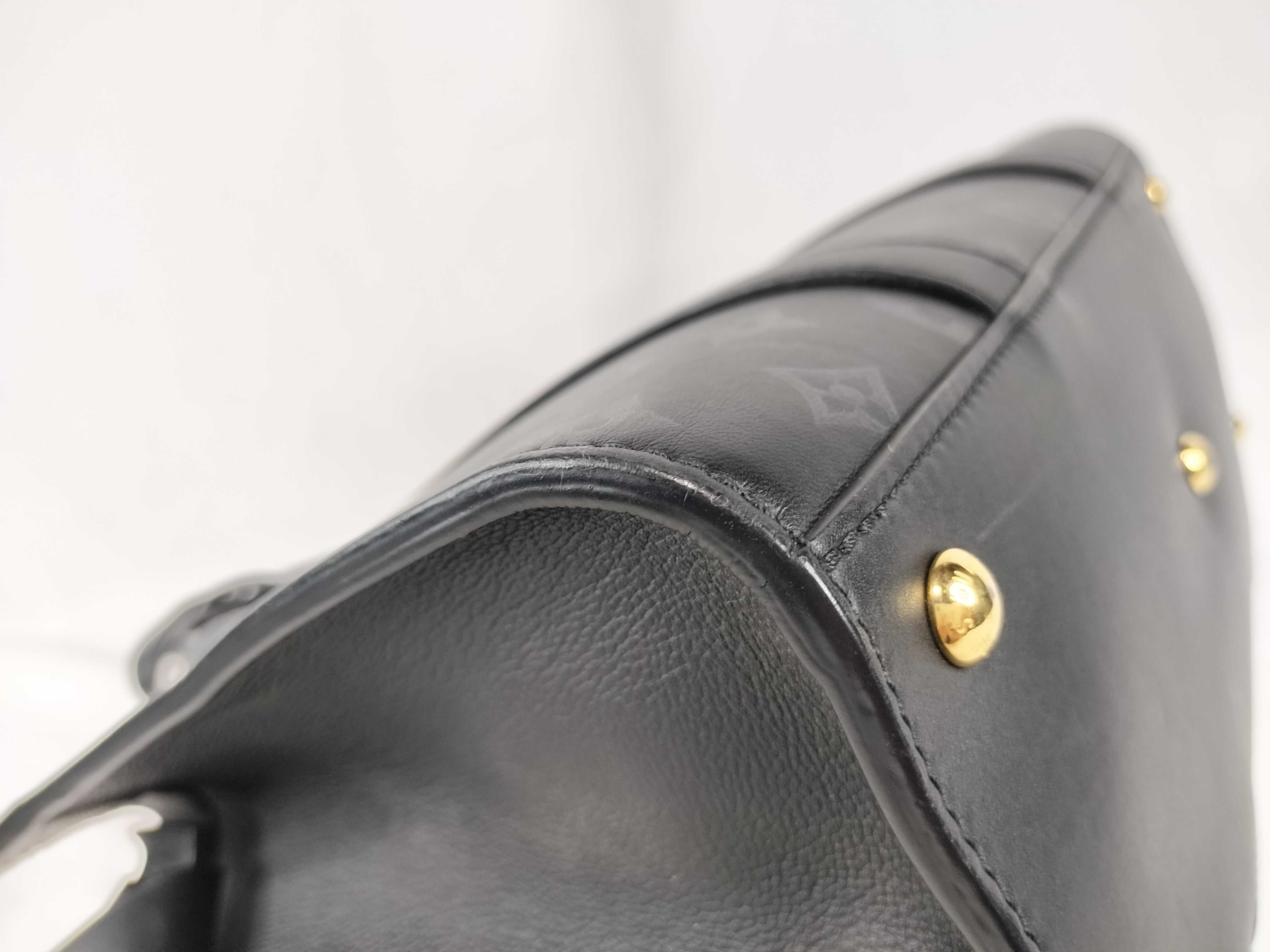 Very Tote MM M42886 IC Chip Calf Noir Handbag — view 6