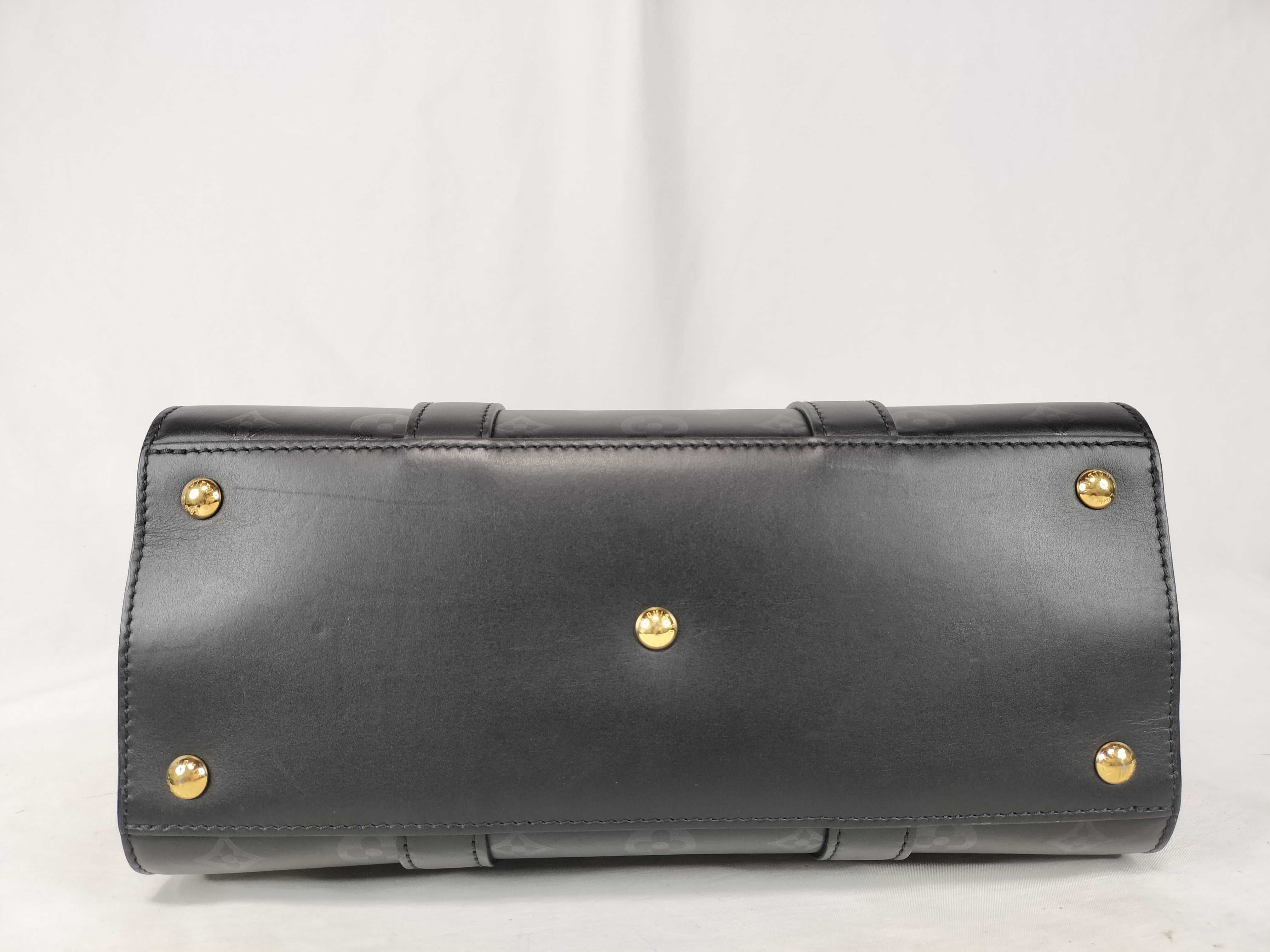 Very Tote MM M42886 IC Chip Calf Noir Handbag — view 7