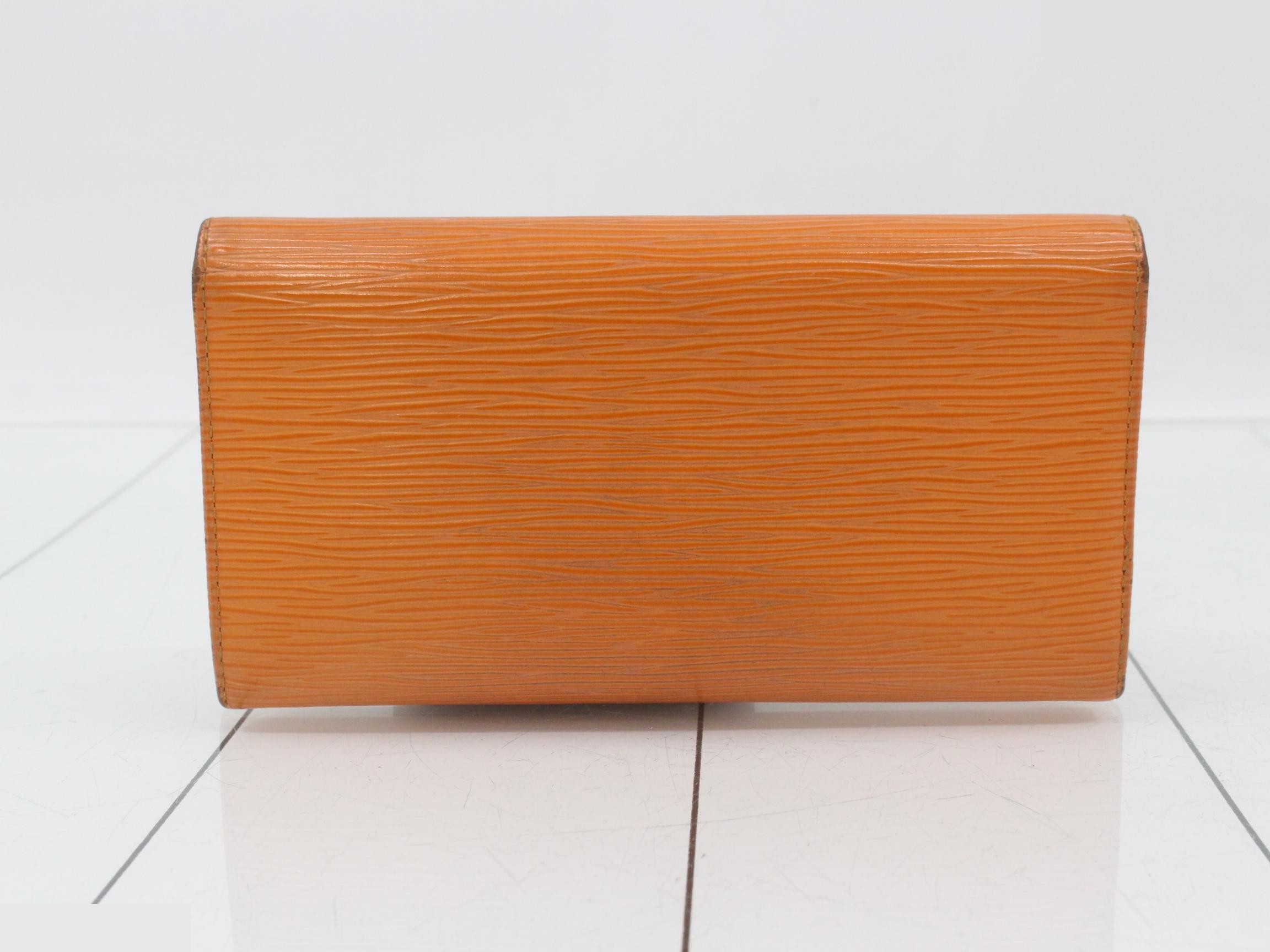 wallet — view 2