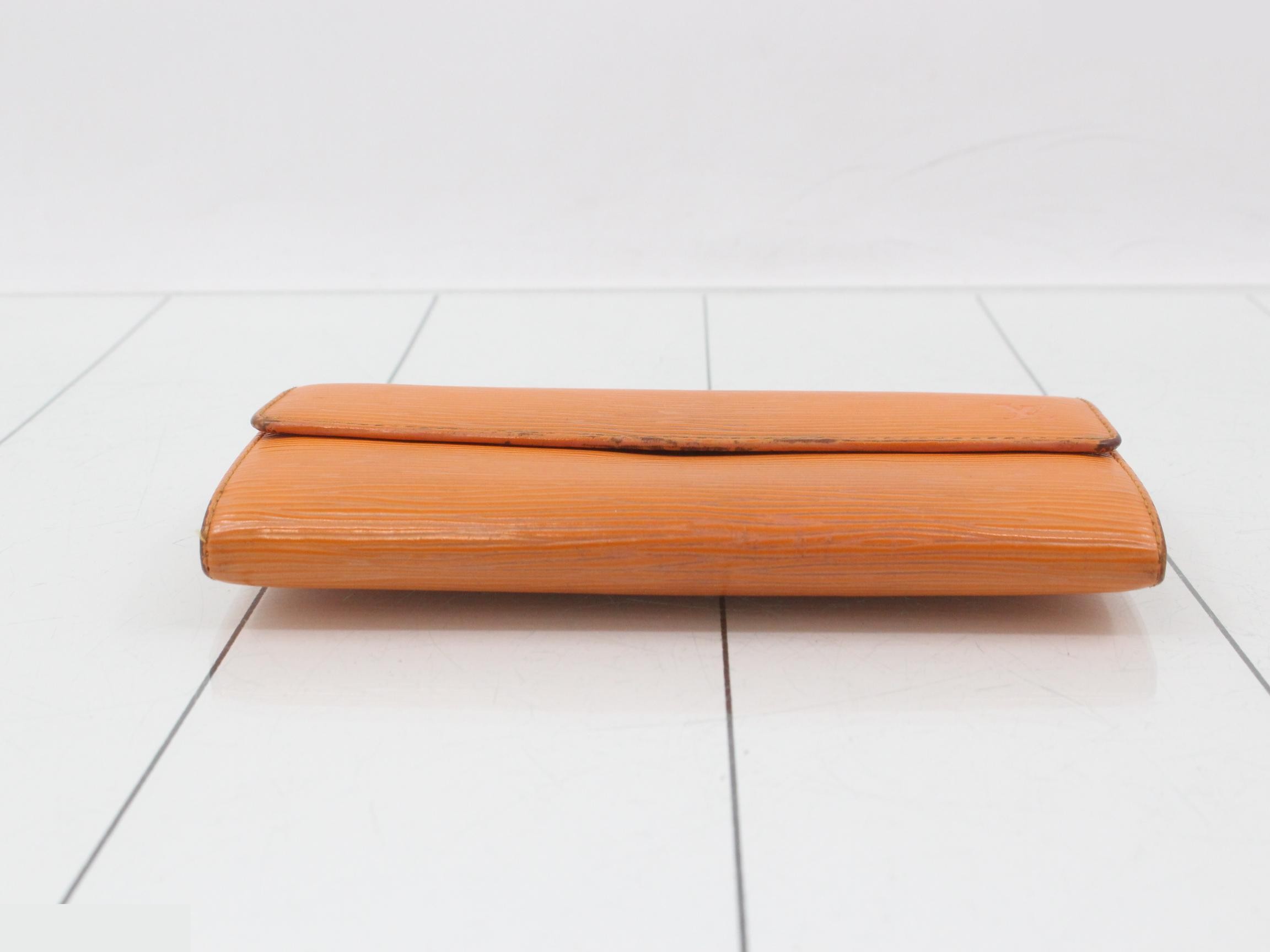 wallet — view 3