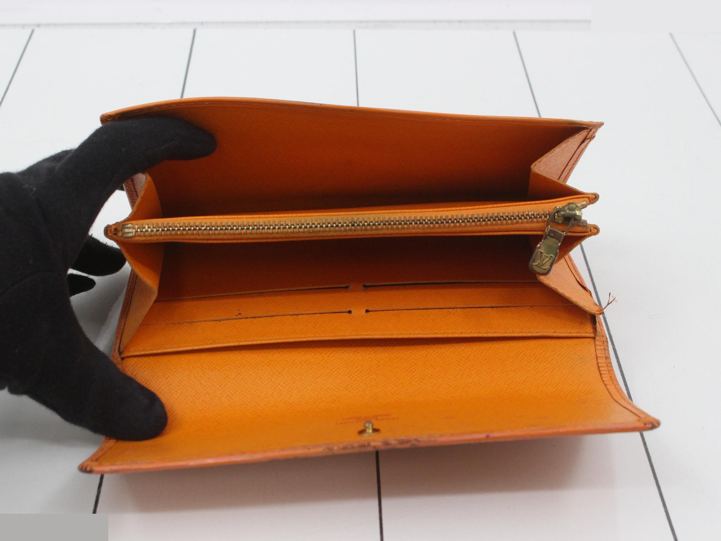 wallet — view 4