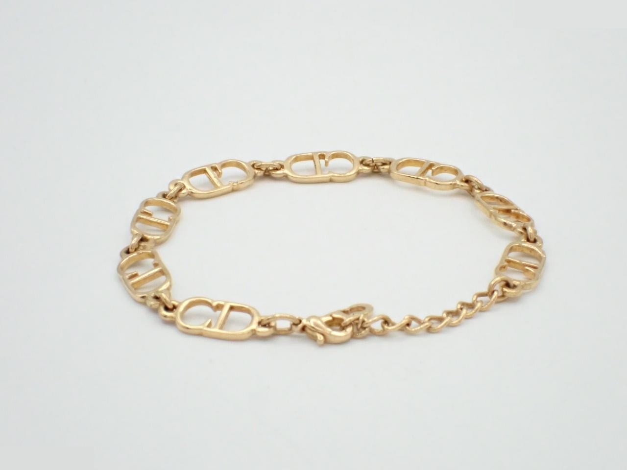 Other items: Precious metal bracelets and bangles (metal), wrist circumference approximately 20cm. — view 2