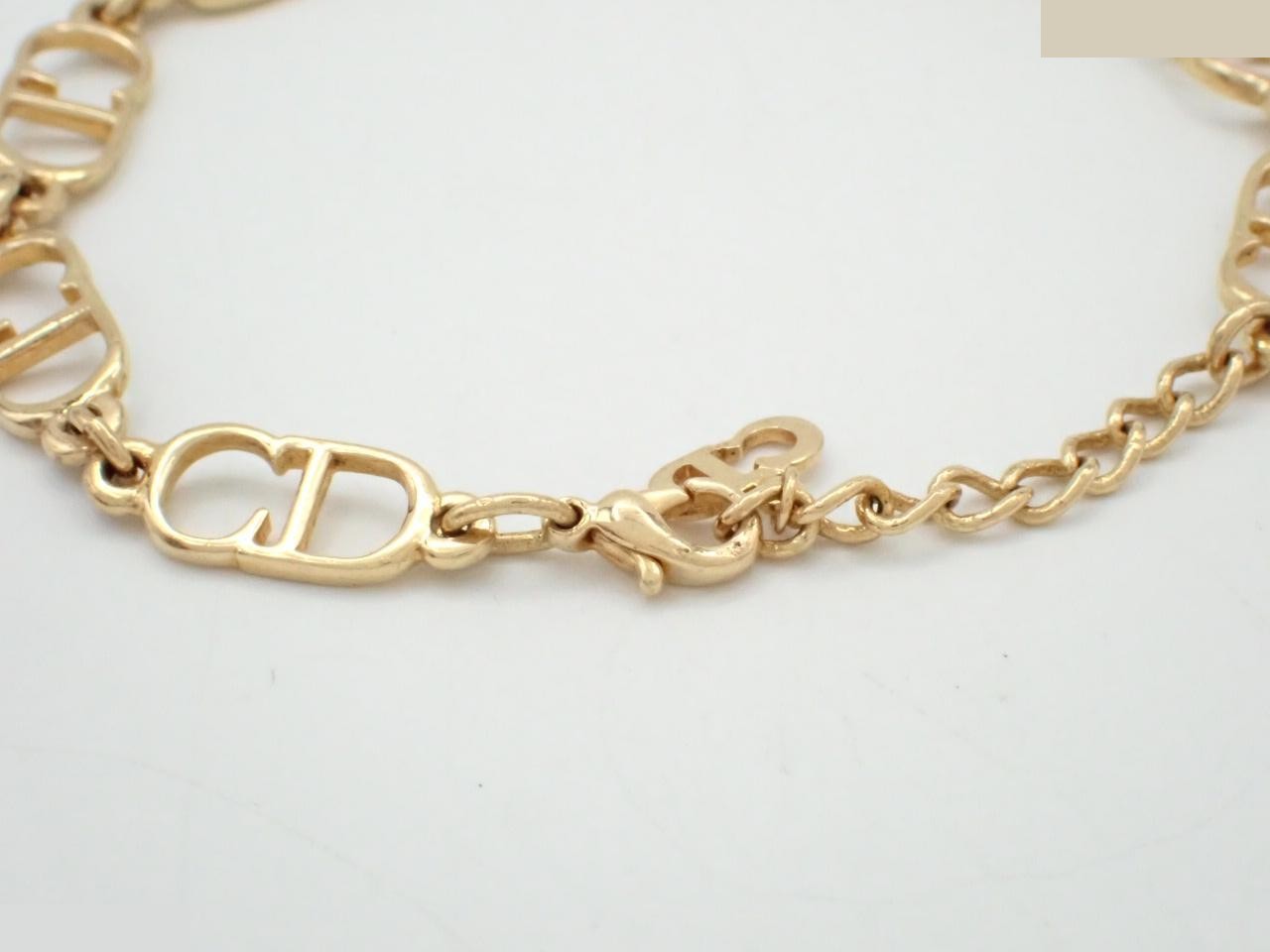 Other items: Precious metal bracelets and bangles (metal), wrist circumference approximately 20cm. — view 3