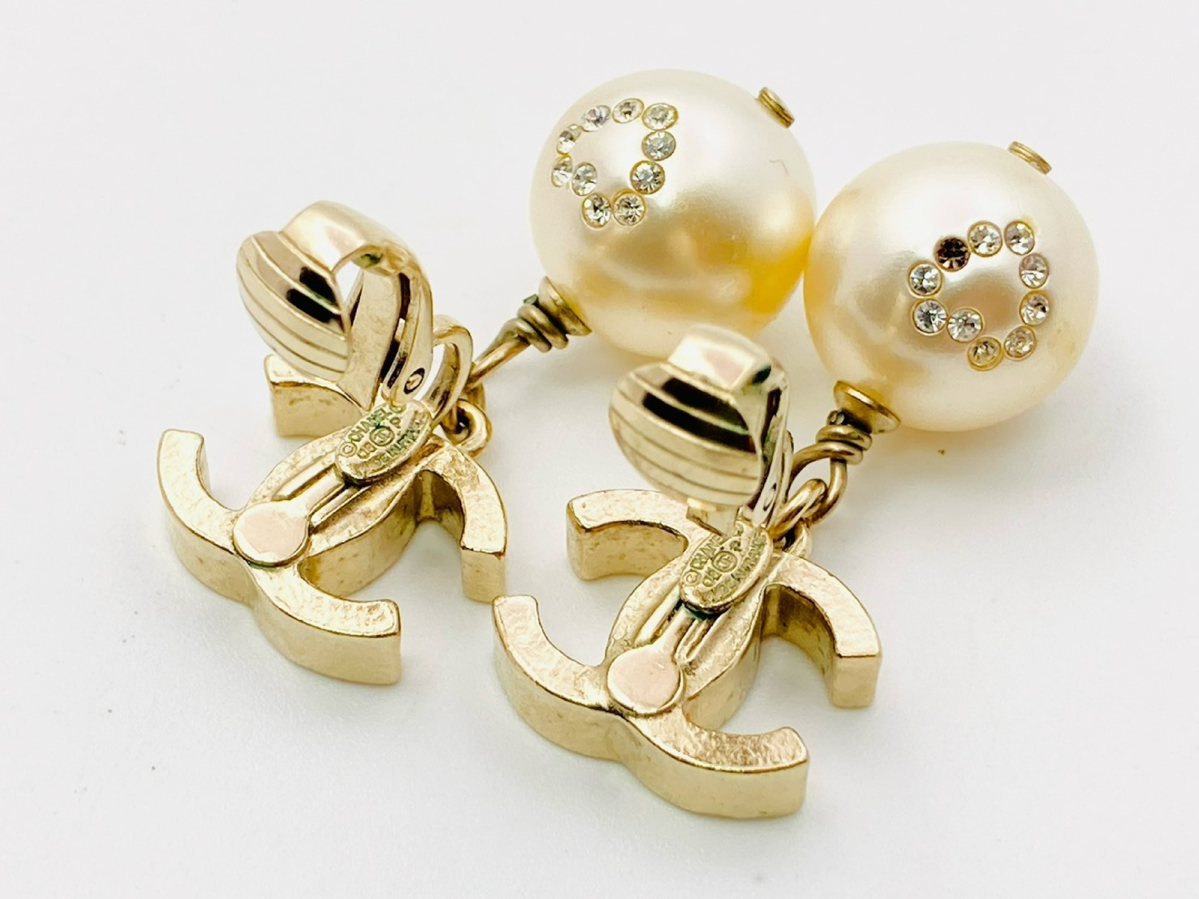 Coco Mark Faux Pearl x Rhinestone Heart Swing Earrings 08P Earrings — view 3