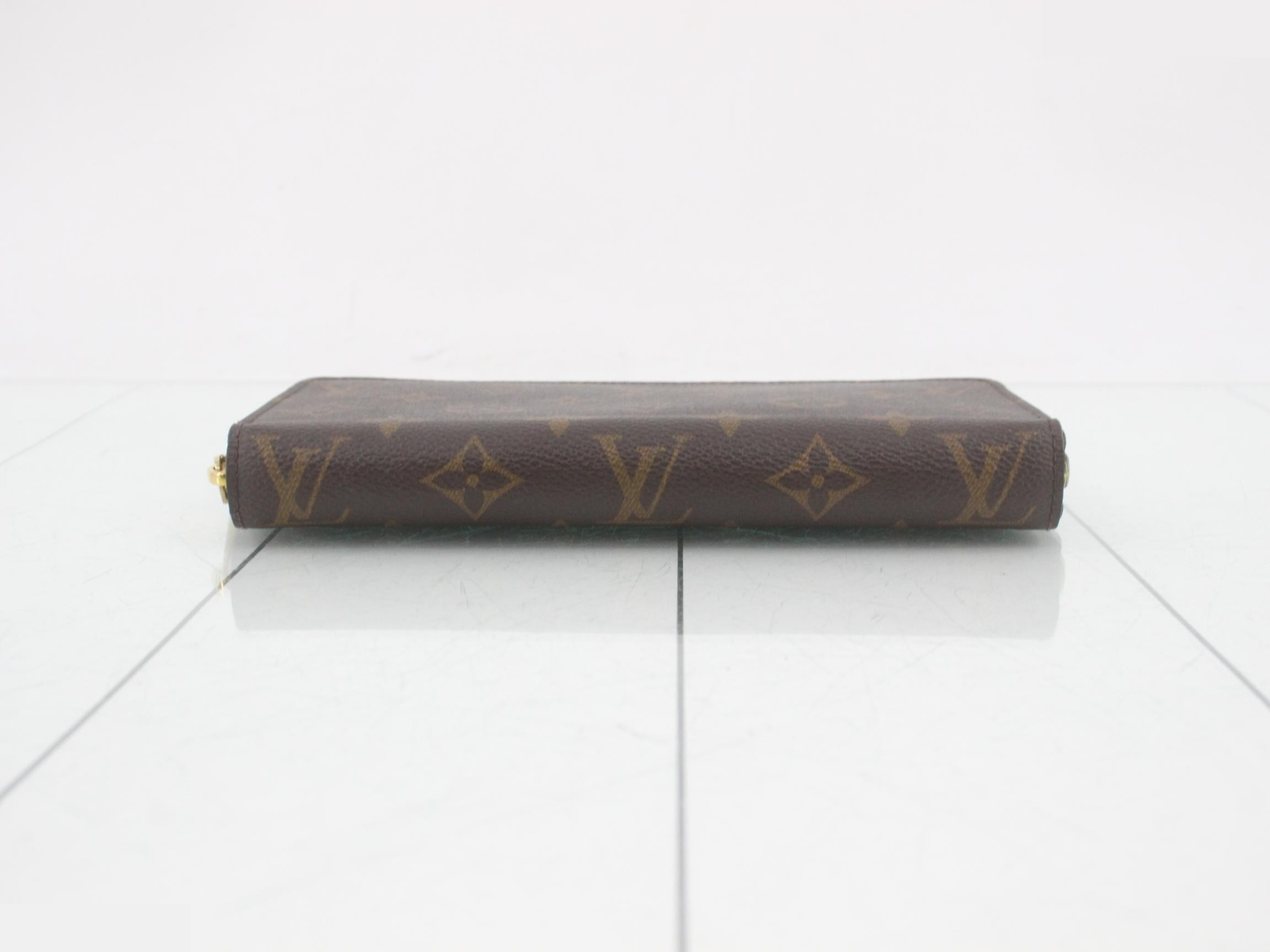 Zippy Wallet Monogram — view 3