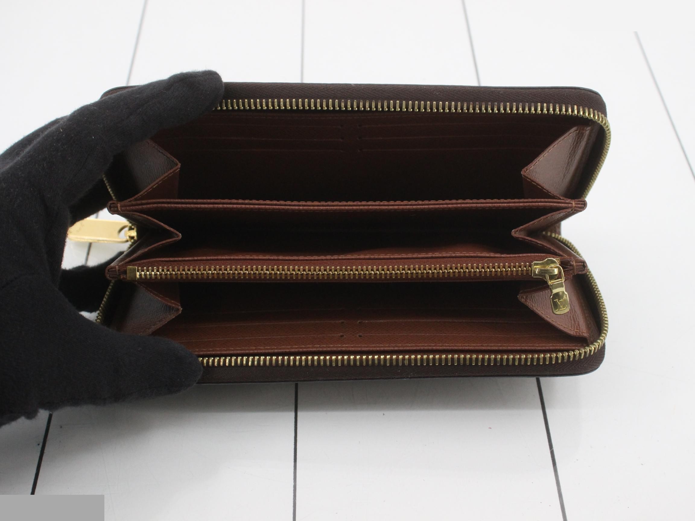 Zippy Wallet Monogram — view 4