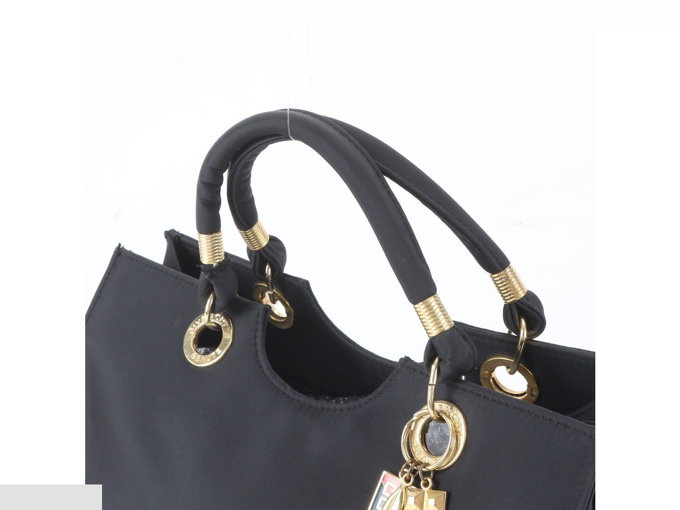 Charm-attached tote bag, shoulder bag. — view 2