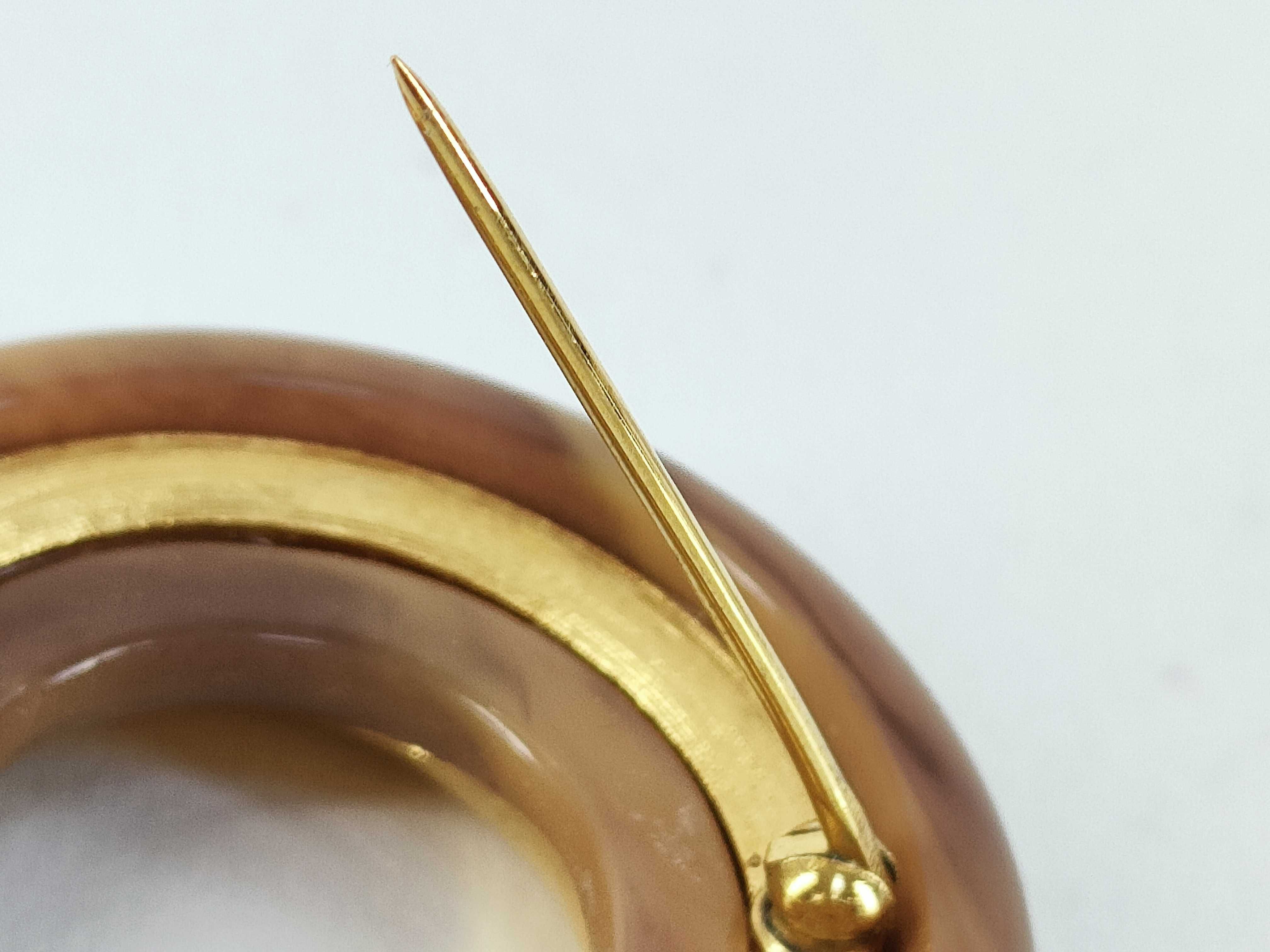 brooch — view 5