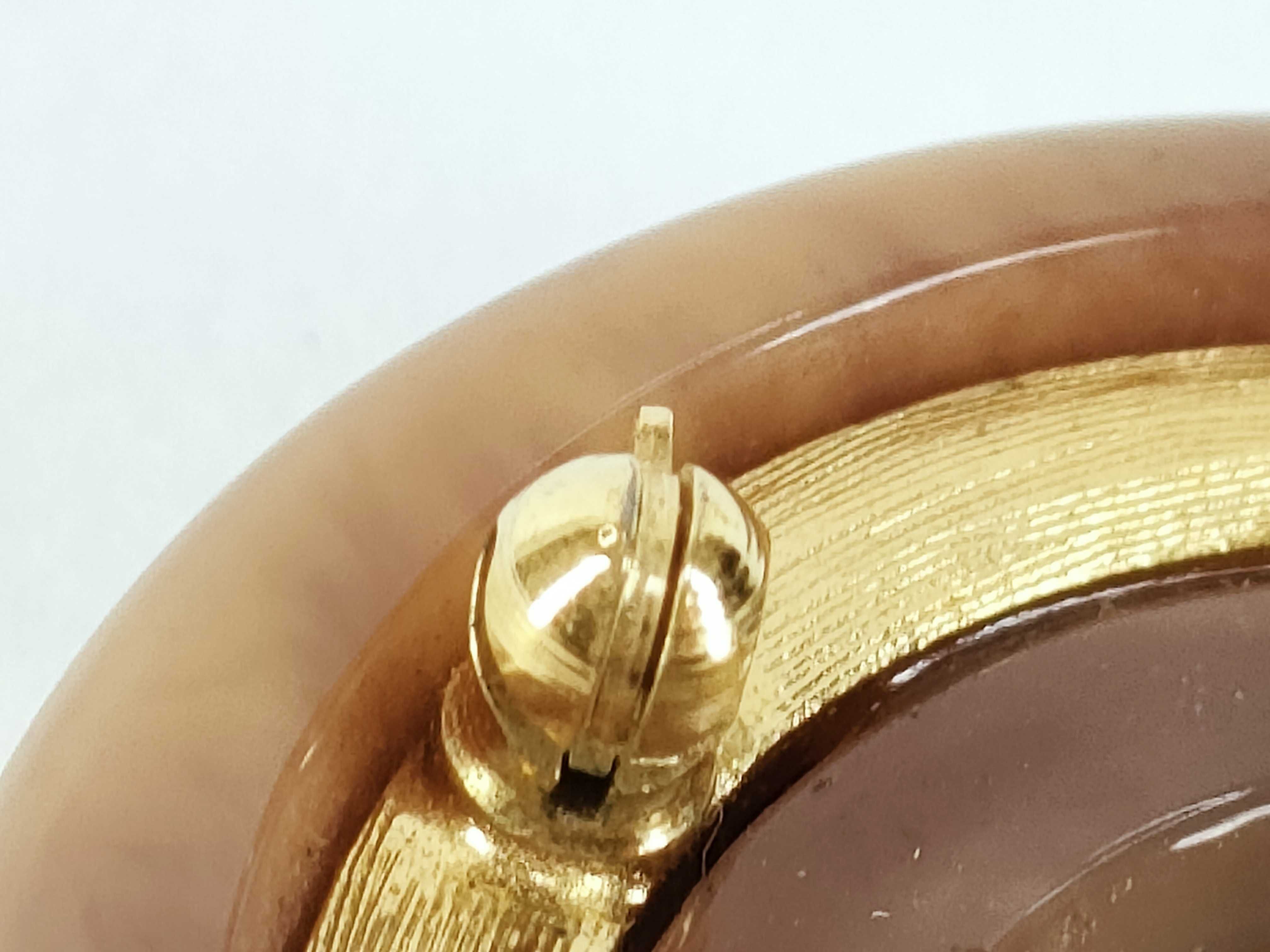 brooch — view 6