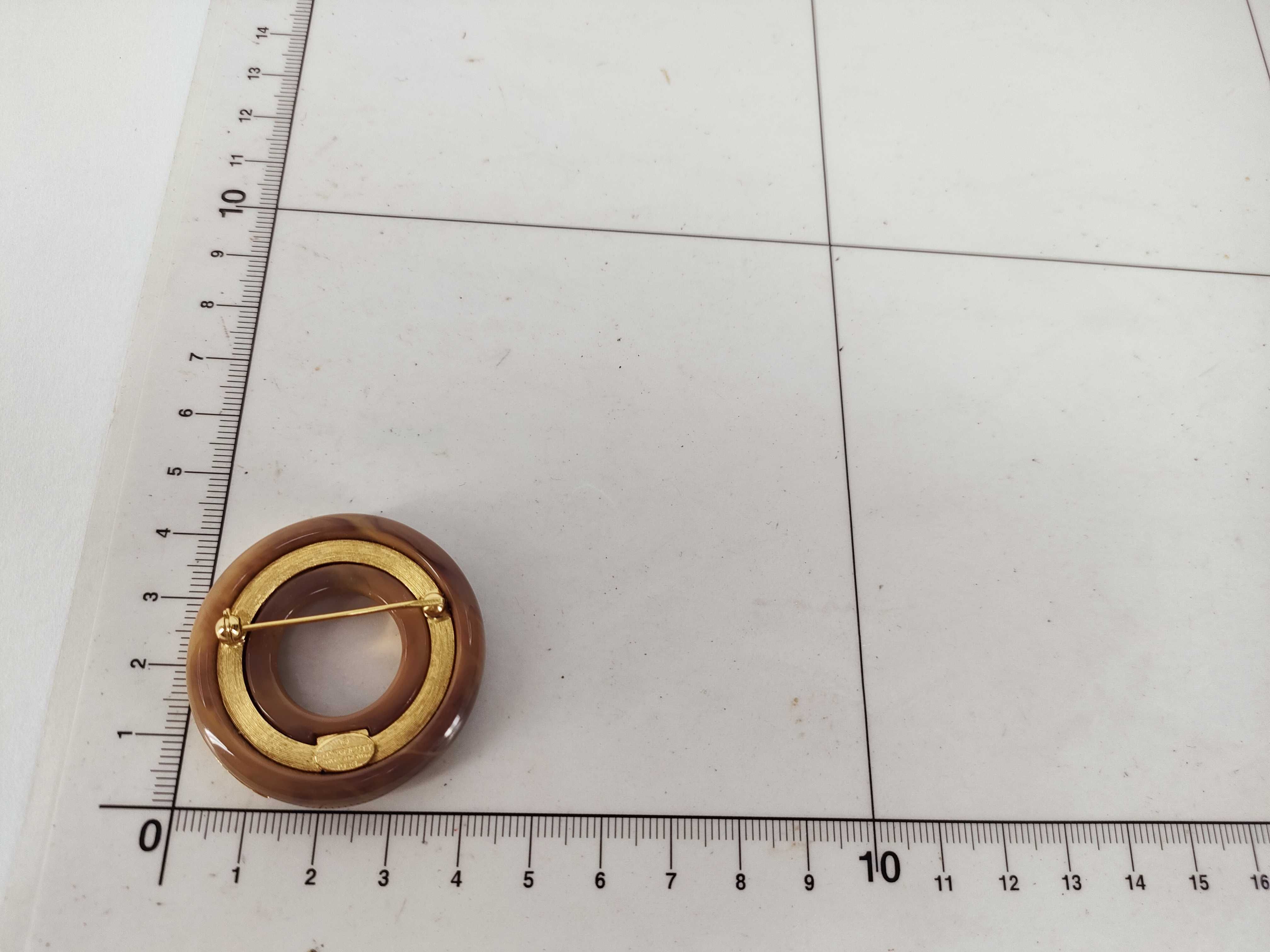 brooch — view 10