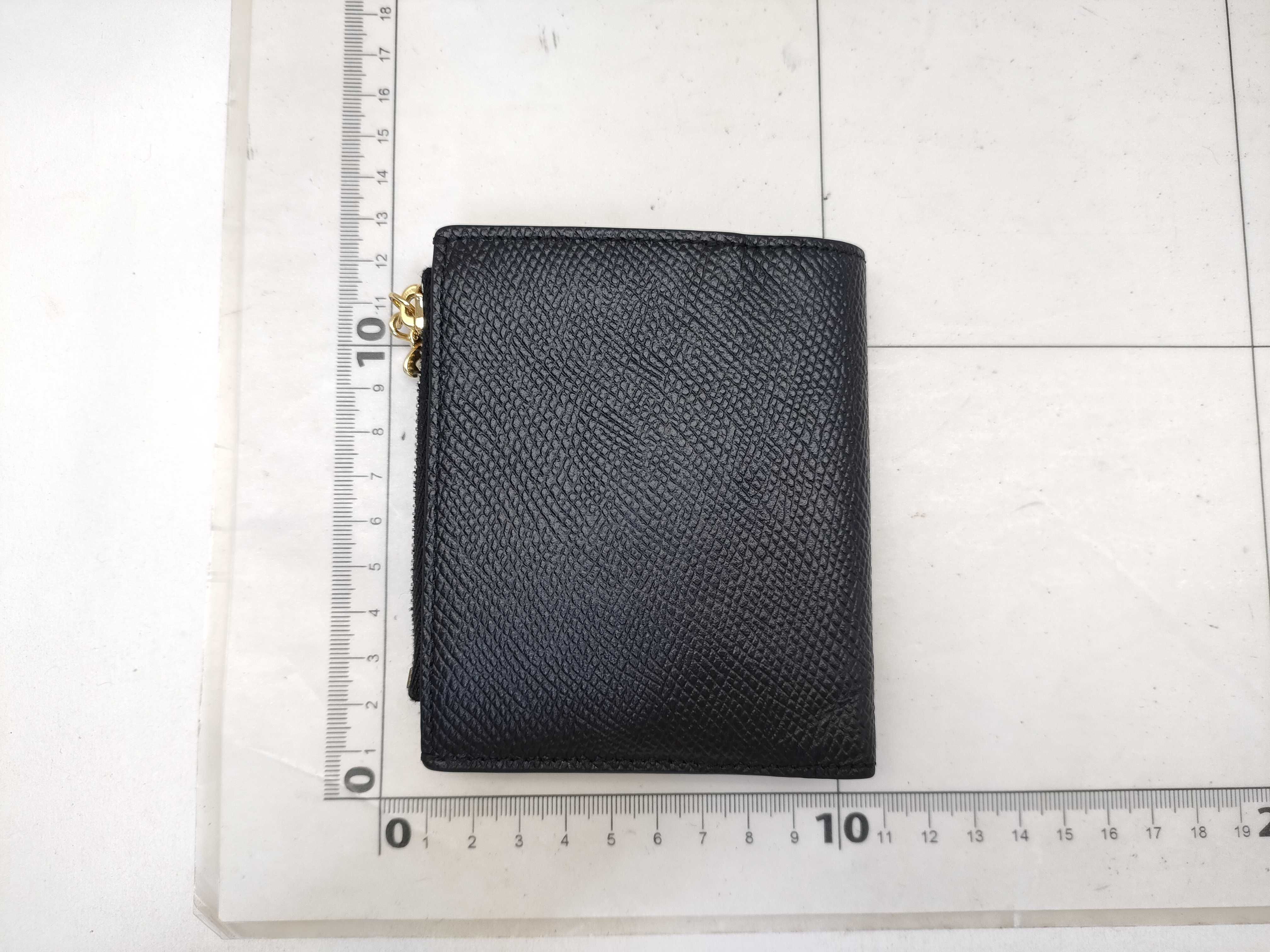 Bi-fold Compact Triomphe Charm Black x Gold Color Box Wallet — view 2