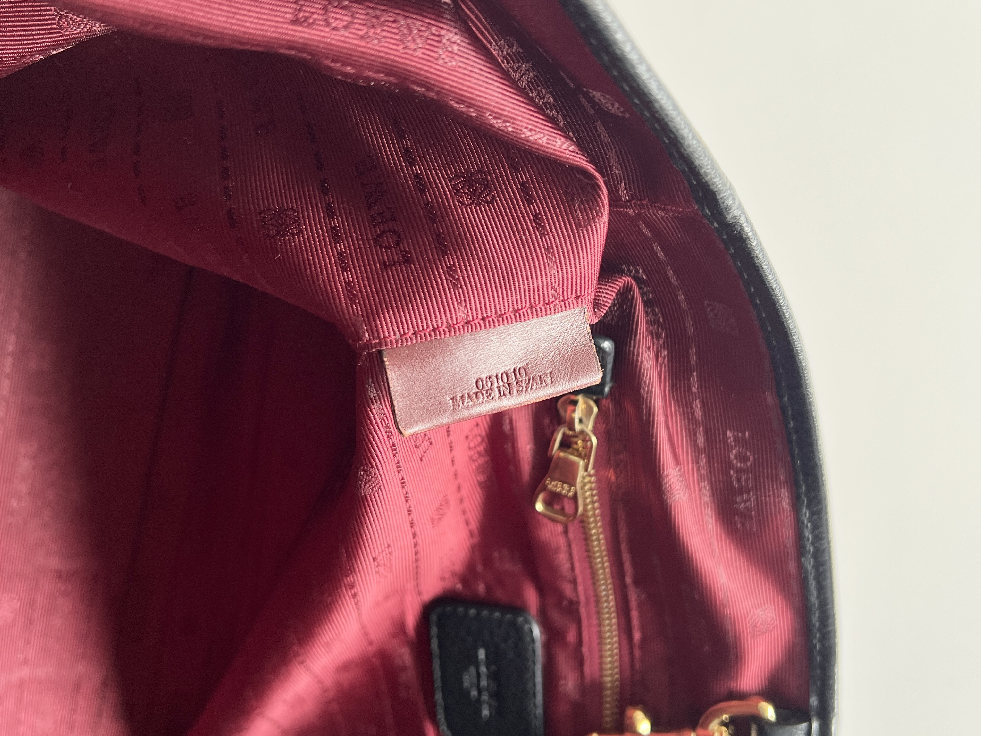 Heritage Embossed Logo Leather Handbag Tote Bag — view 8
