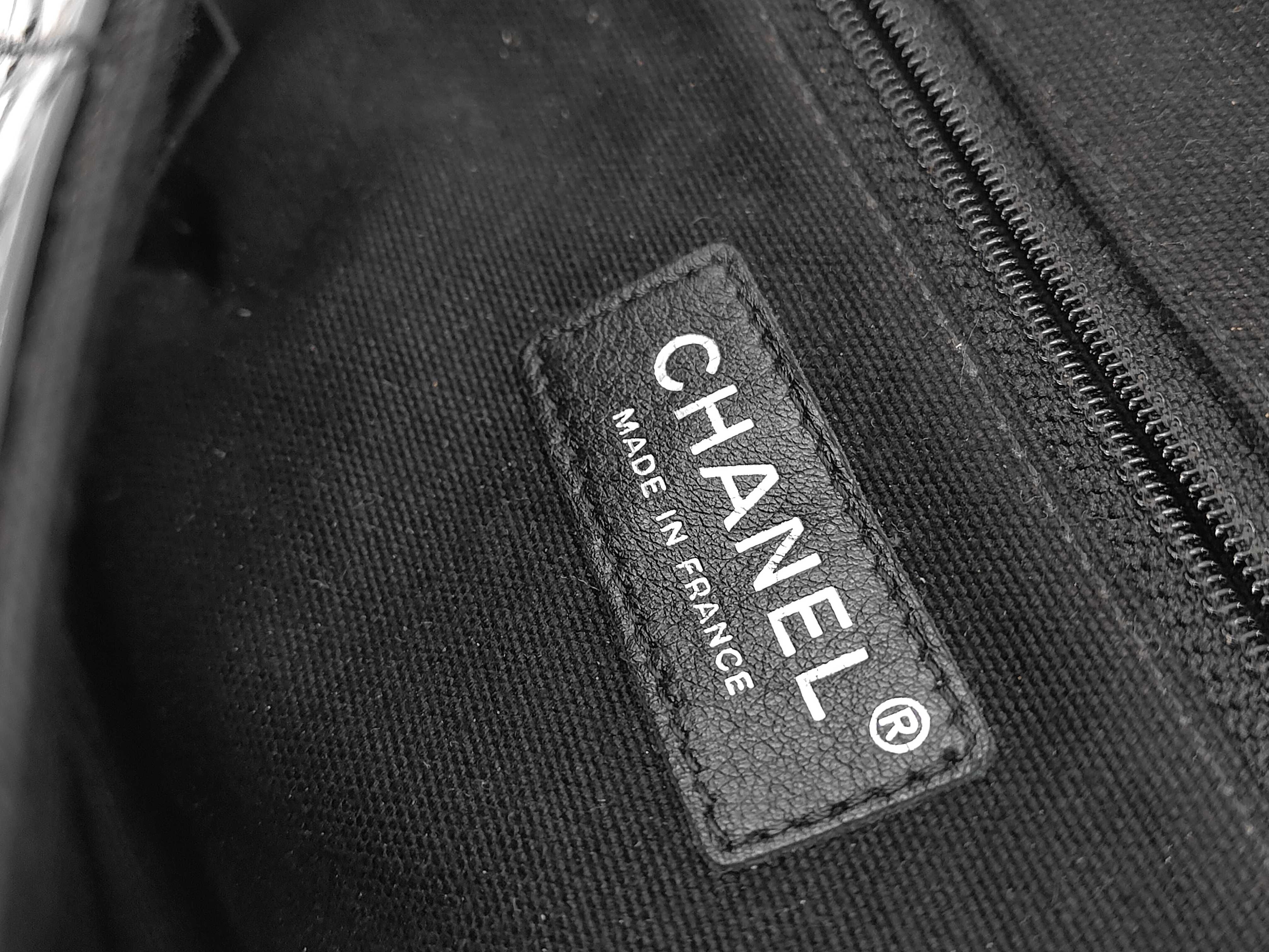 Enamel CHANEL Mesh x Patent Leather Matelasse Tote Bag — view 14