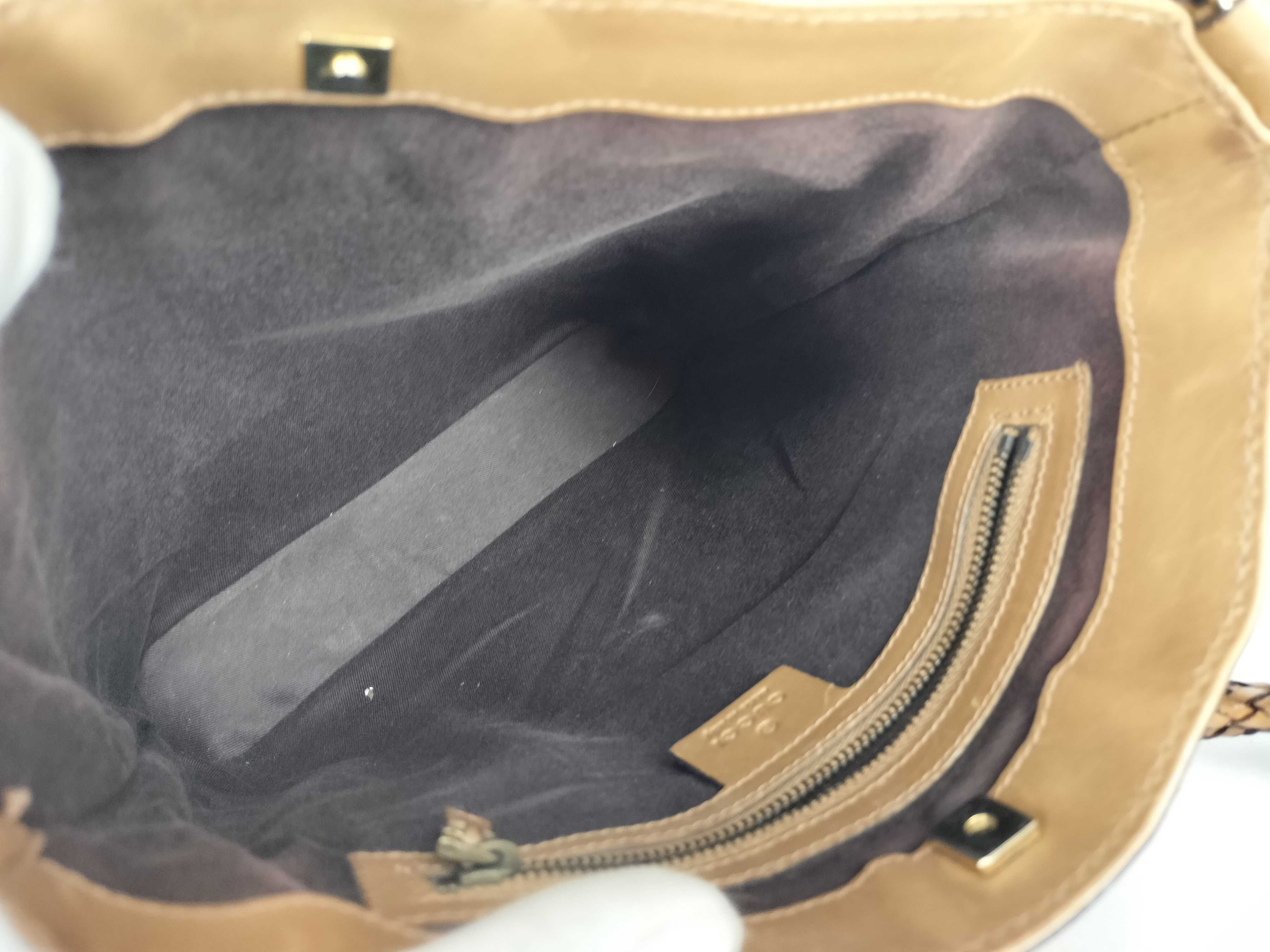 GG Canvas Shoulder Bag (109106) — view 9