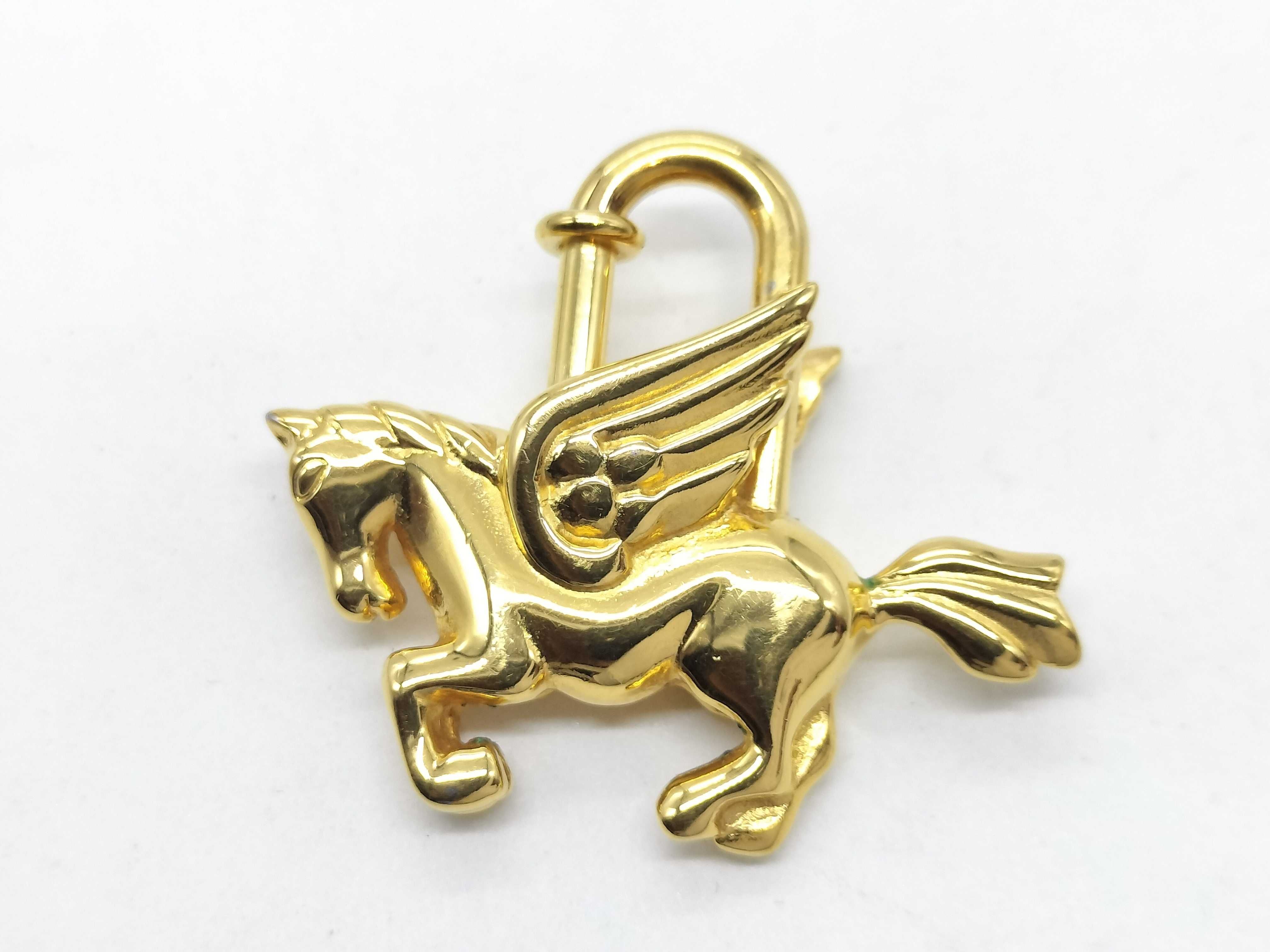 padlock, 1993 limited edition, Pegasus design, gold, and other accessories. — view 3