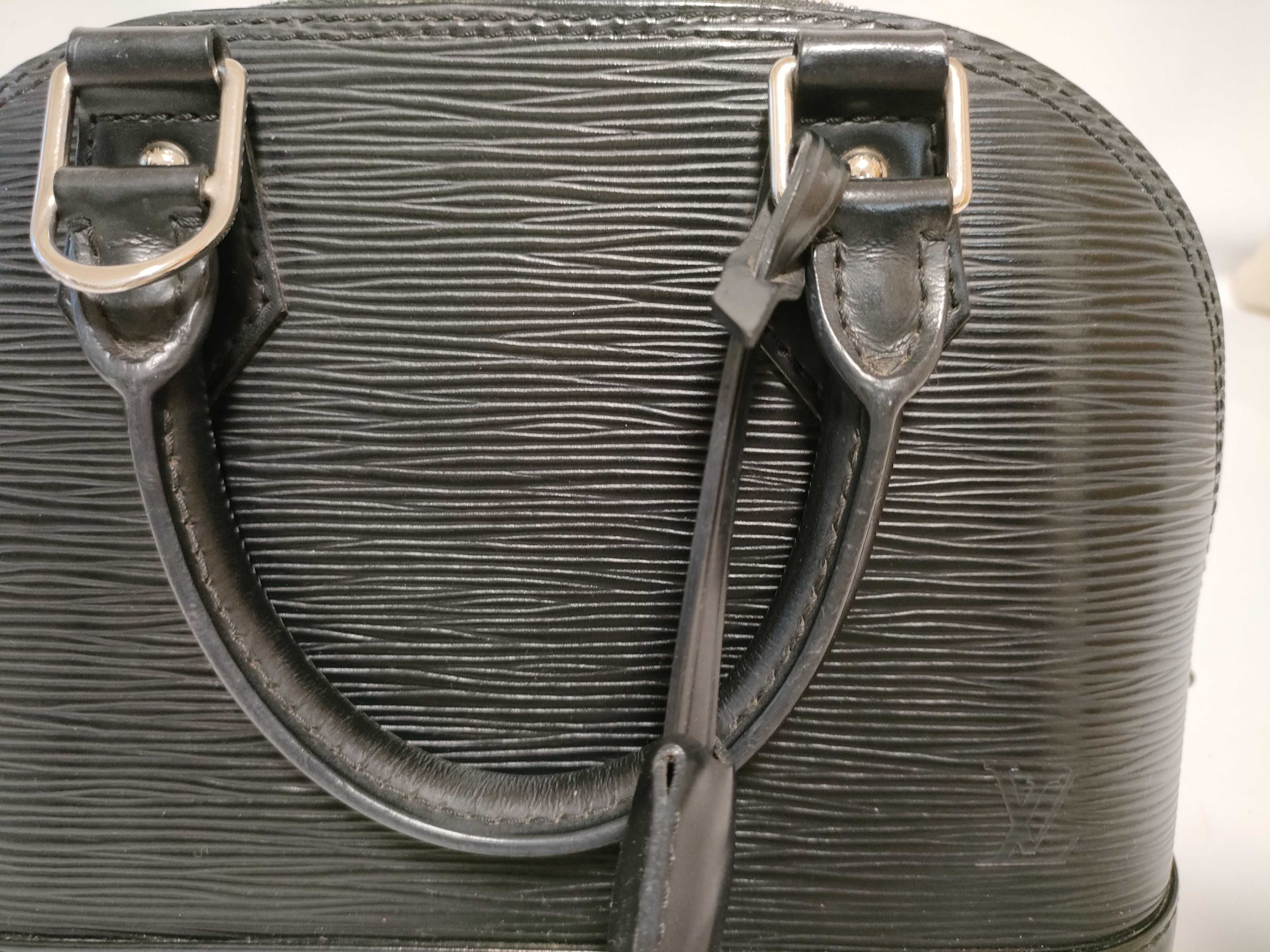 Epi ID- Epi Alma BB M40862 AA4125 Black with strap and cadena lock #AA1 handbag — view 14