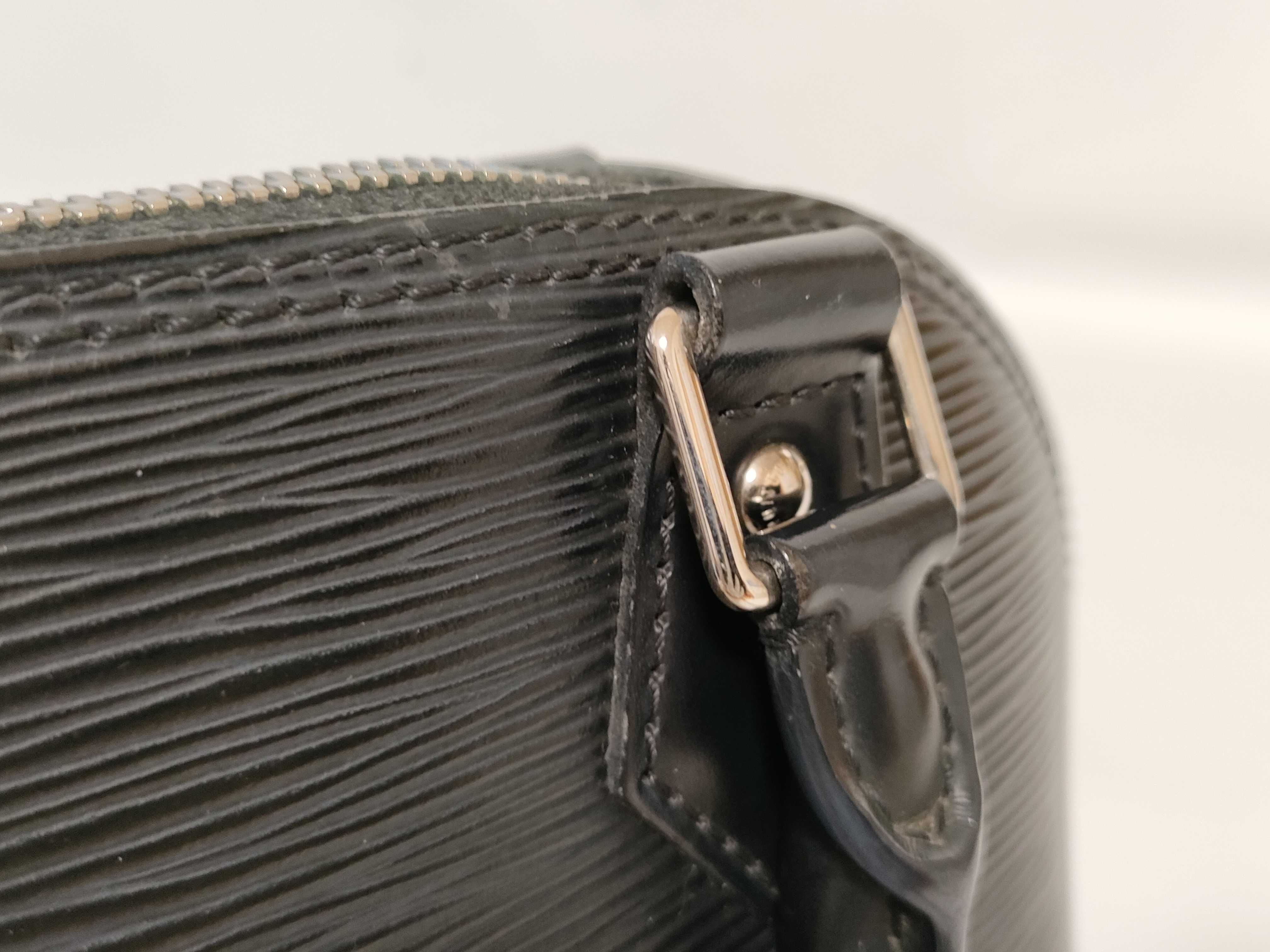 Epi ID- Epi Alma BB M40862 AA4125 Black with strap and cadena lock #AA1 handbag — view 5