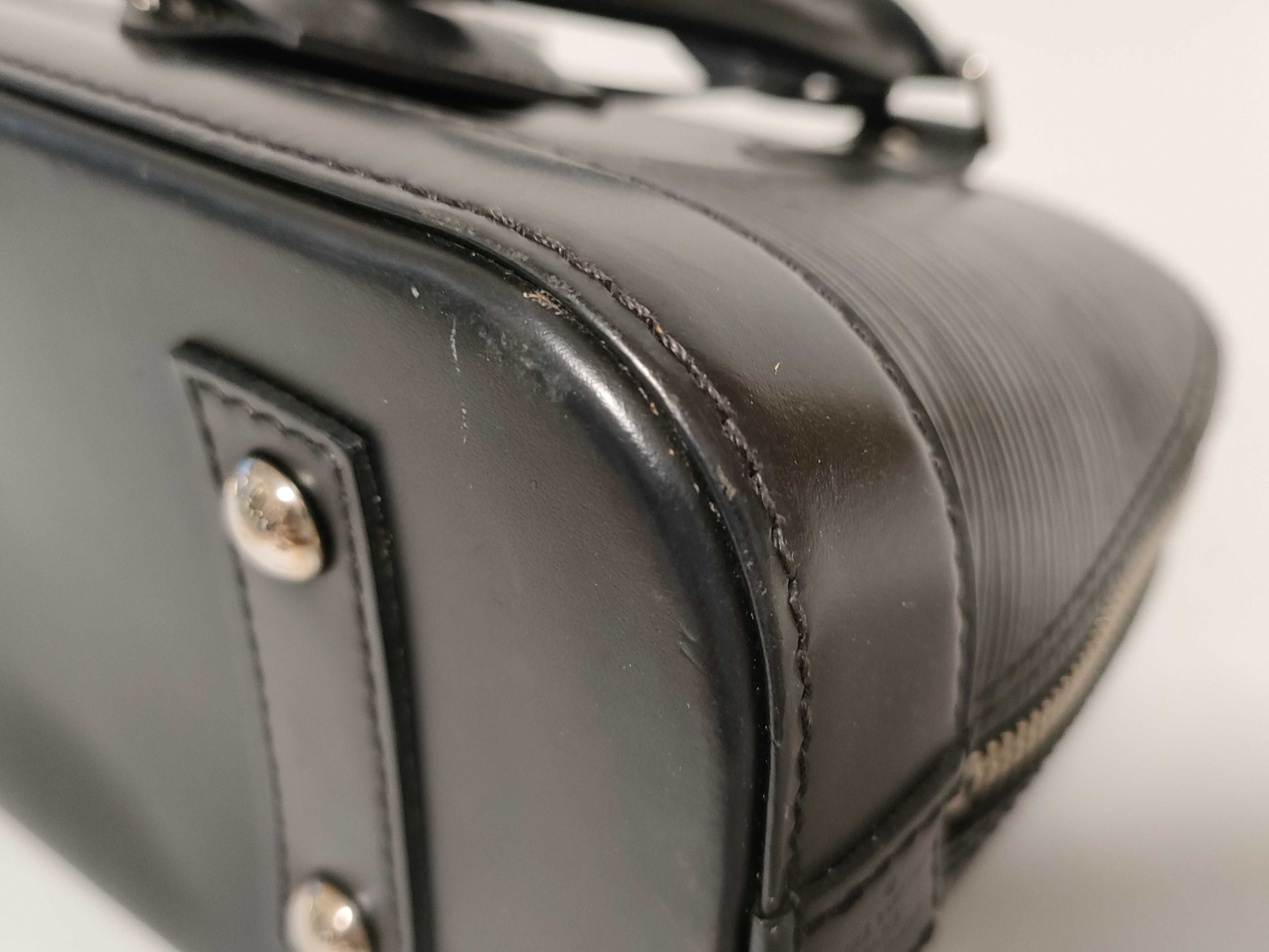 Epi ID- Epi Alma BB M40862 AA4125 Black with strap and cadena lock #AA1 handbag — view 7