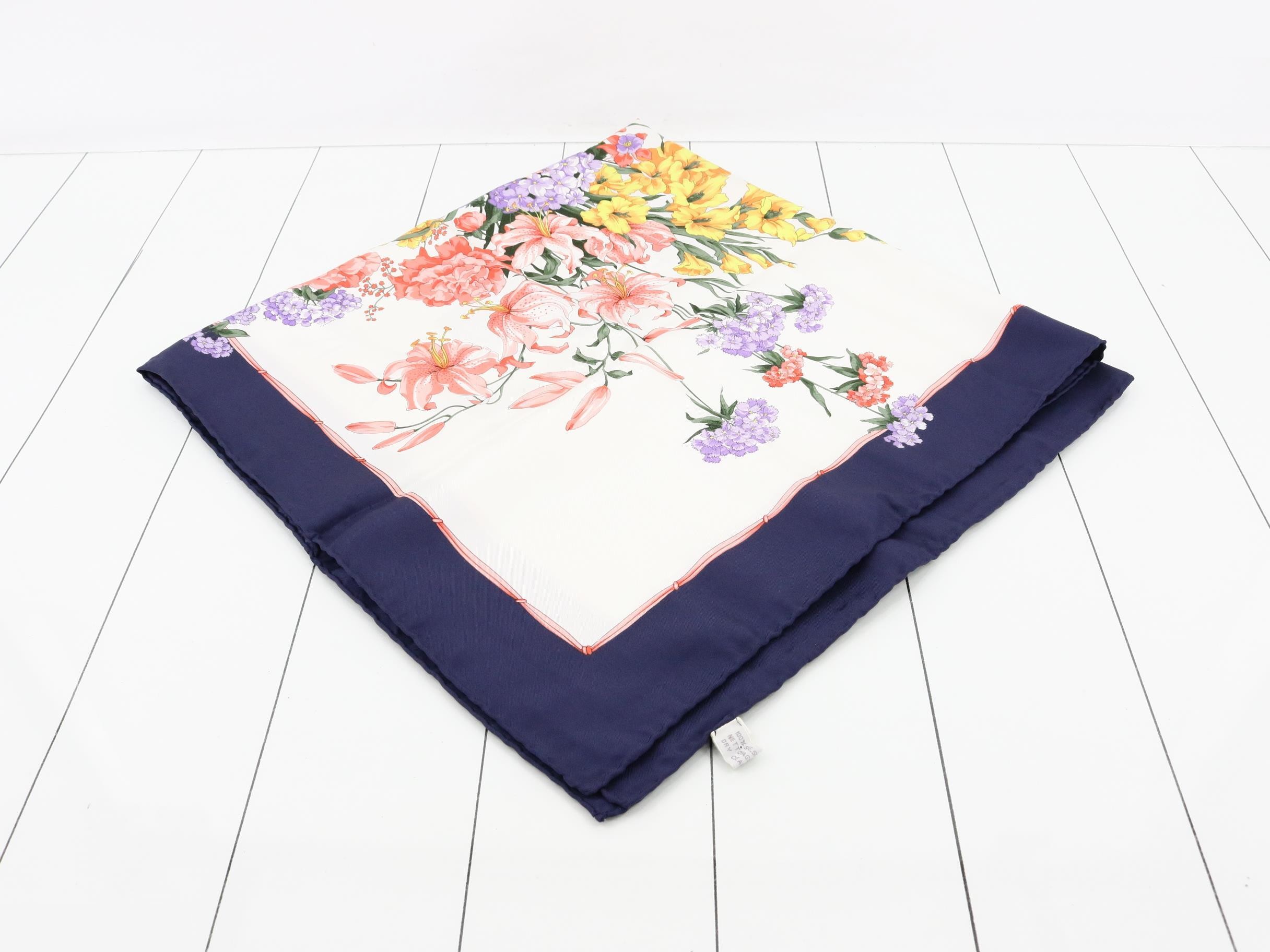 Other lines: Small items, accessories, scarves — view 2