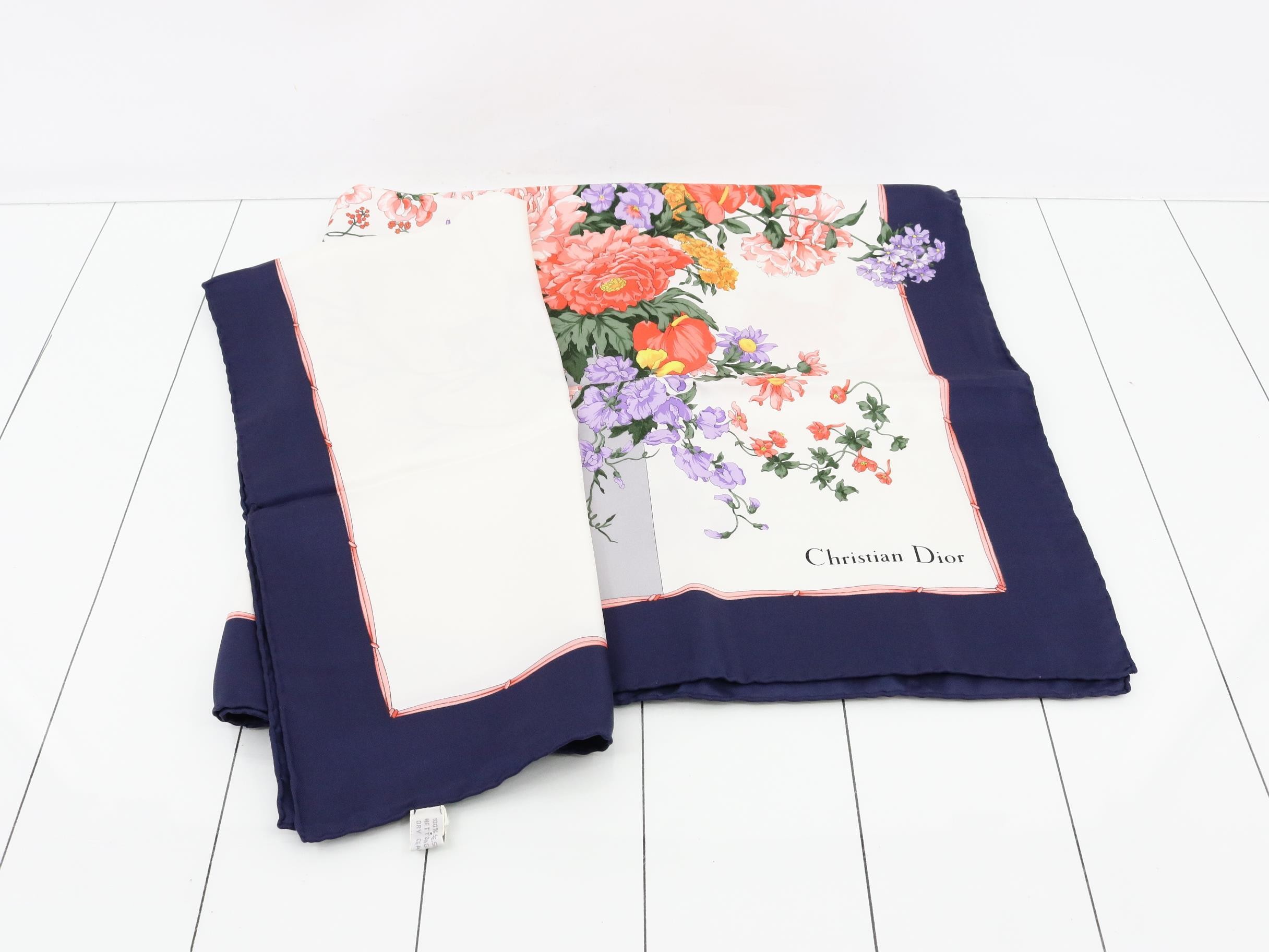 Other lines: Small items, accessories, scarves — view 3